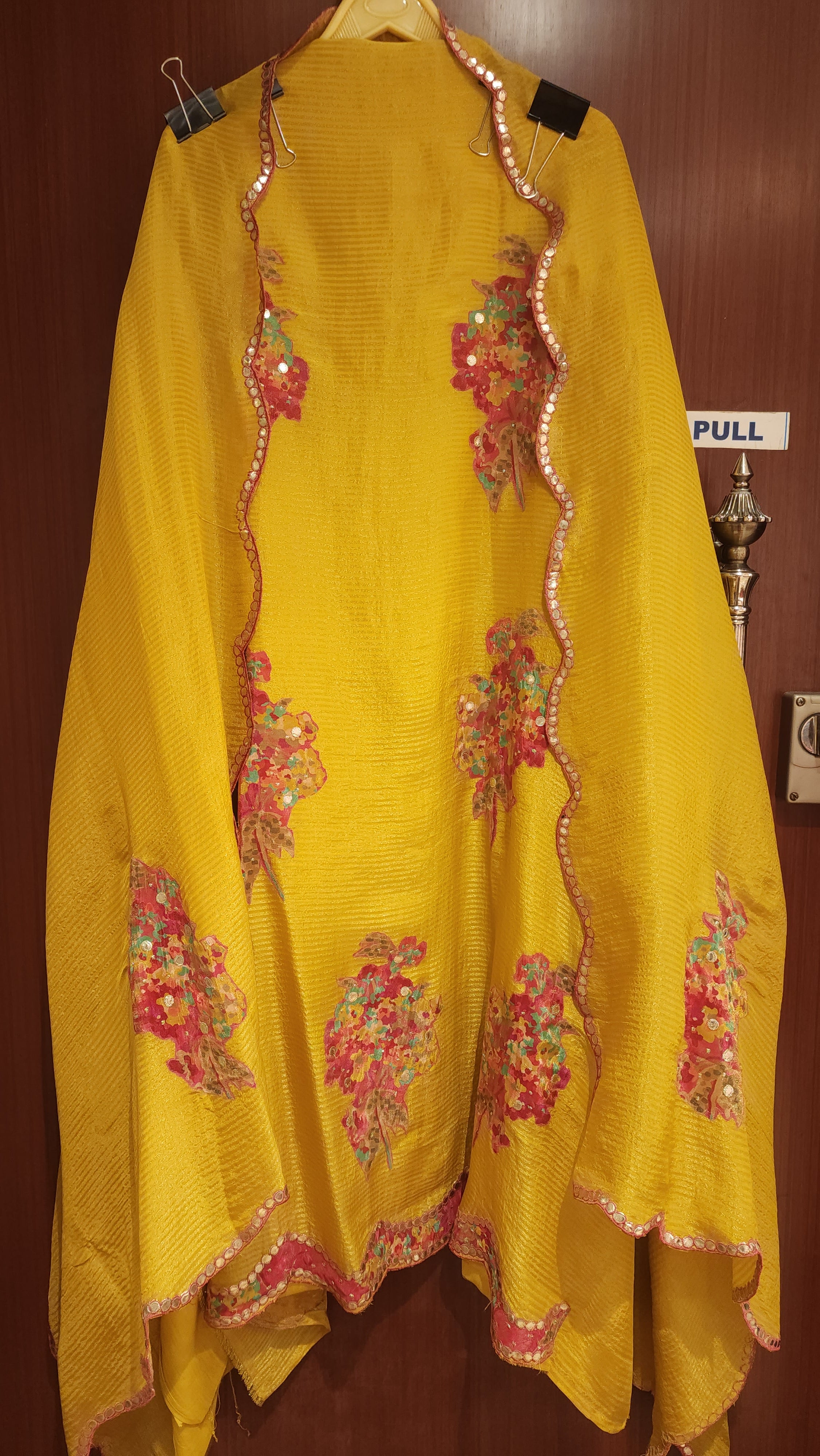 Applique style in GOLD LUREX shimmer tissue