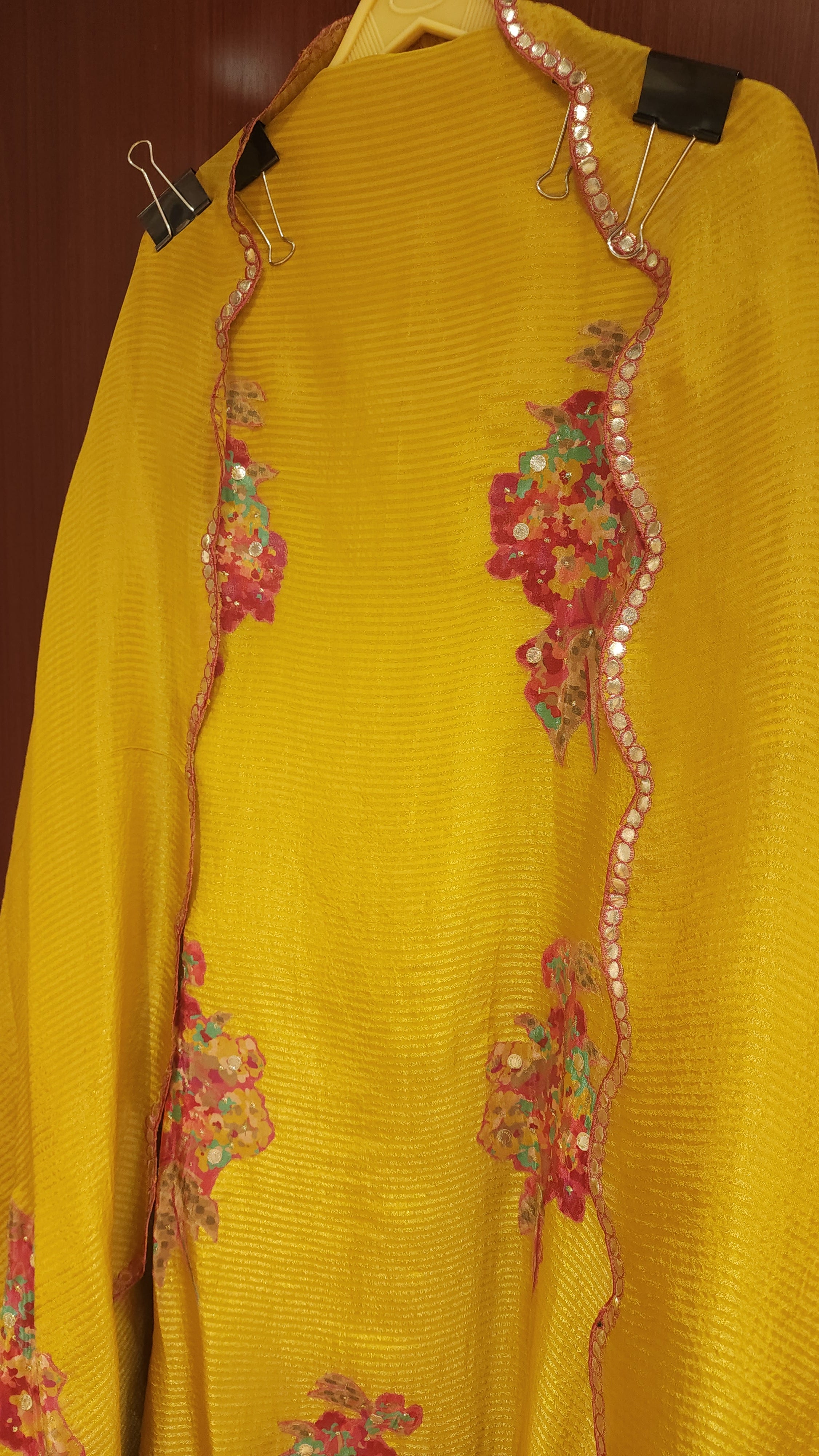 Applique style in GOLD LUREX shimmer tissue
