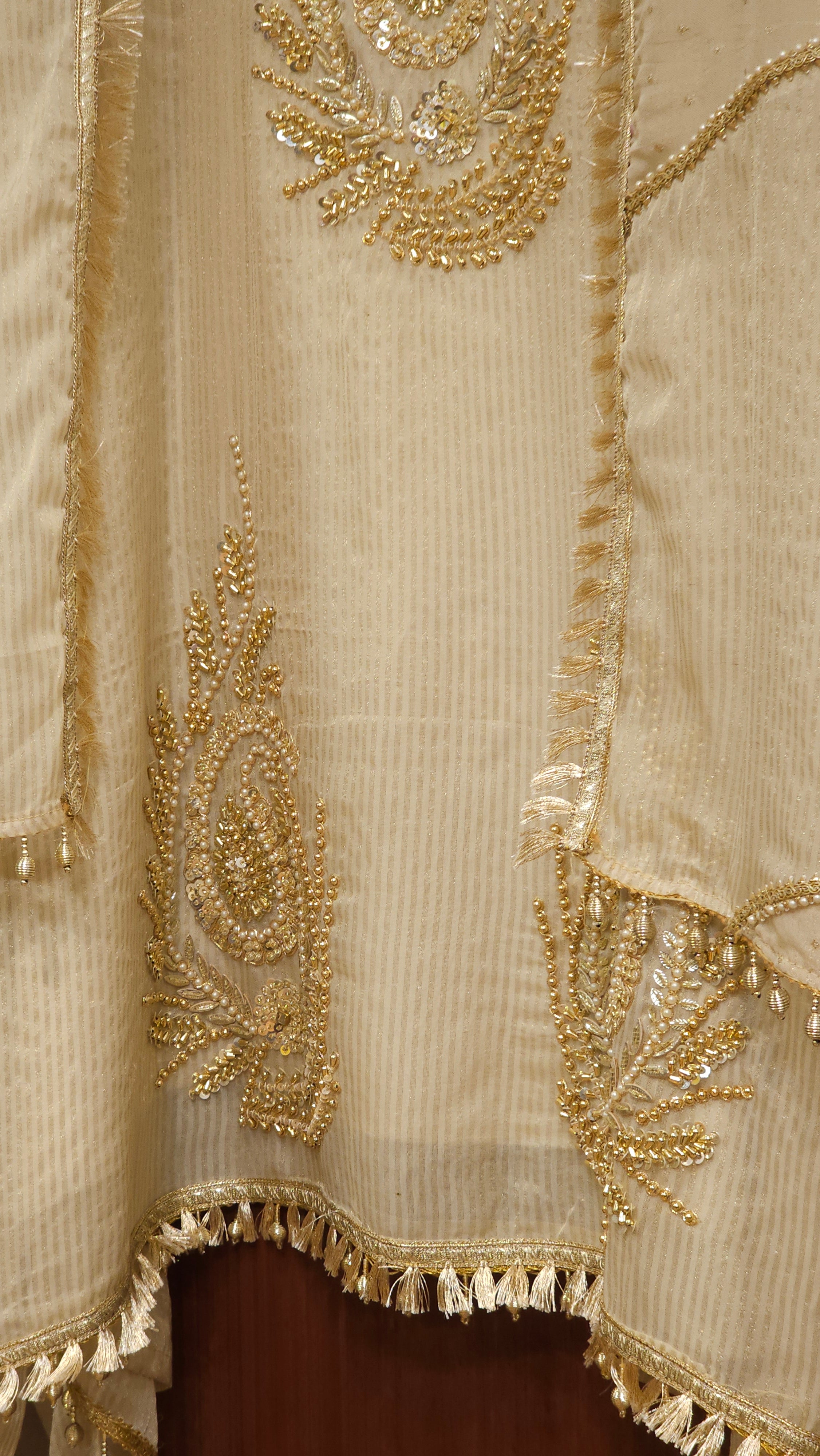 Ornamental Embroidery Self-Tissue Suit