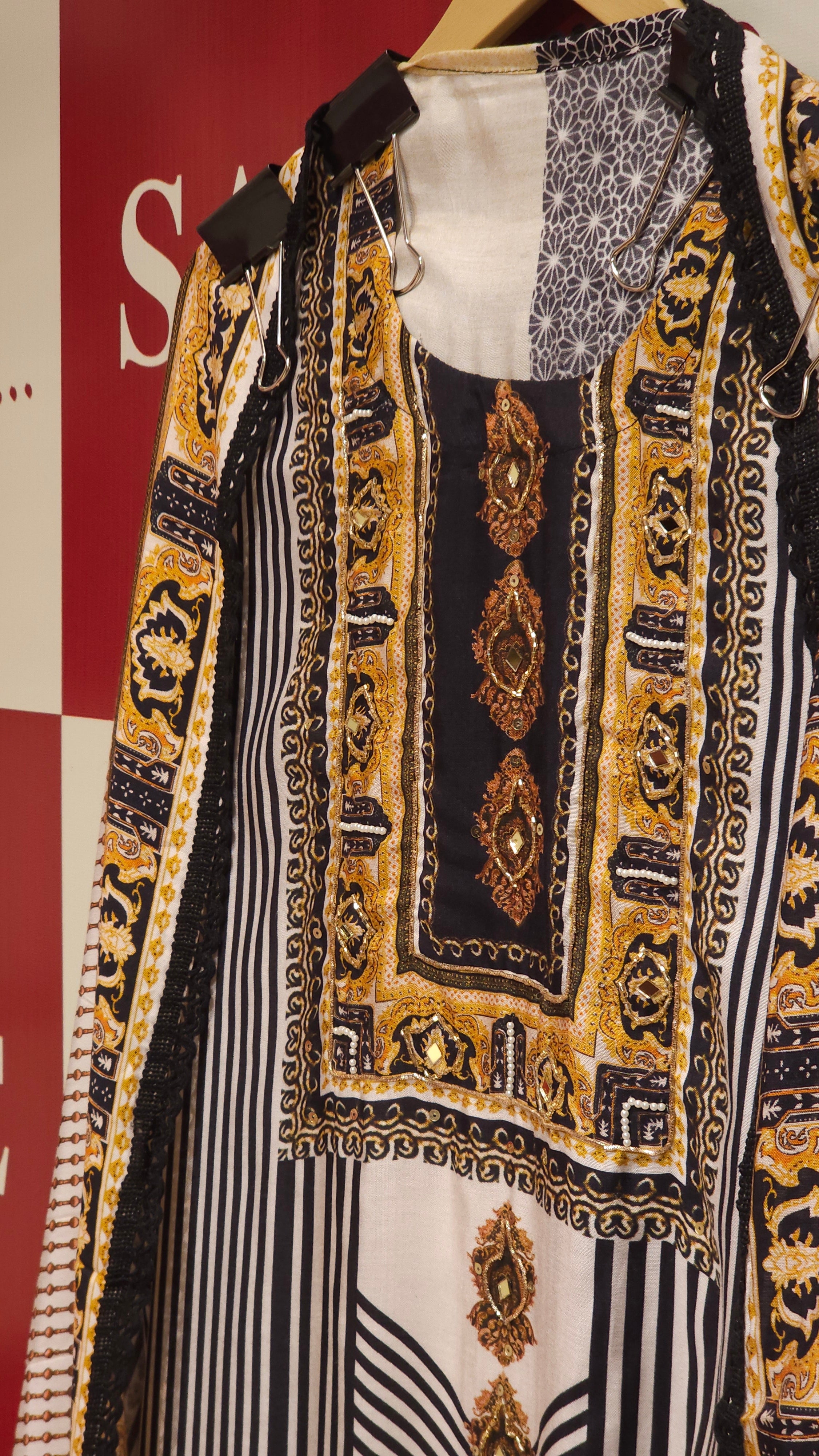 Geometric Pakistani Muslin Suit