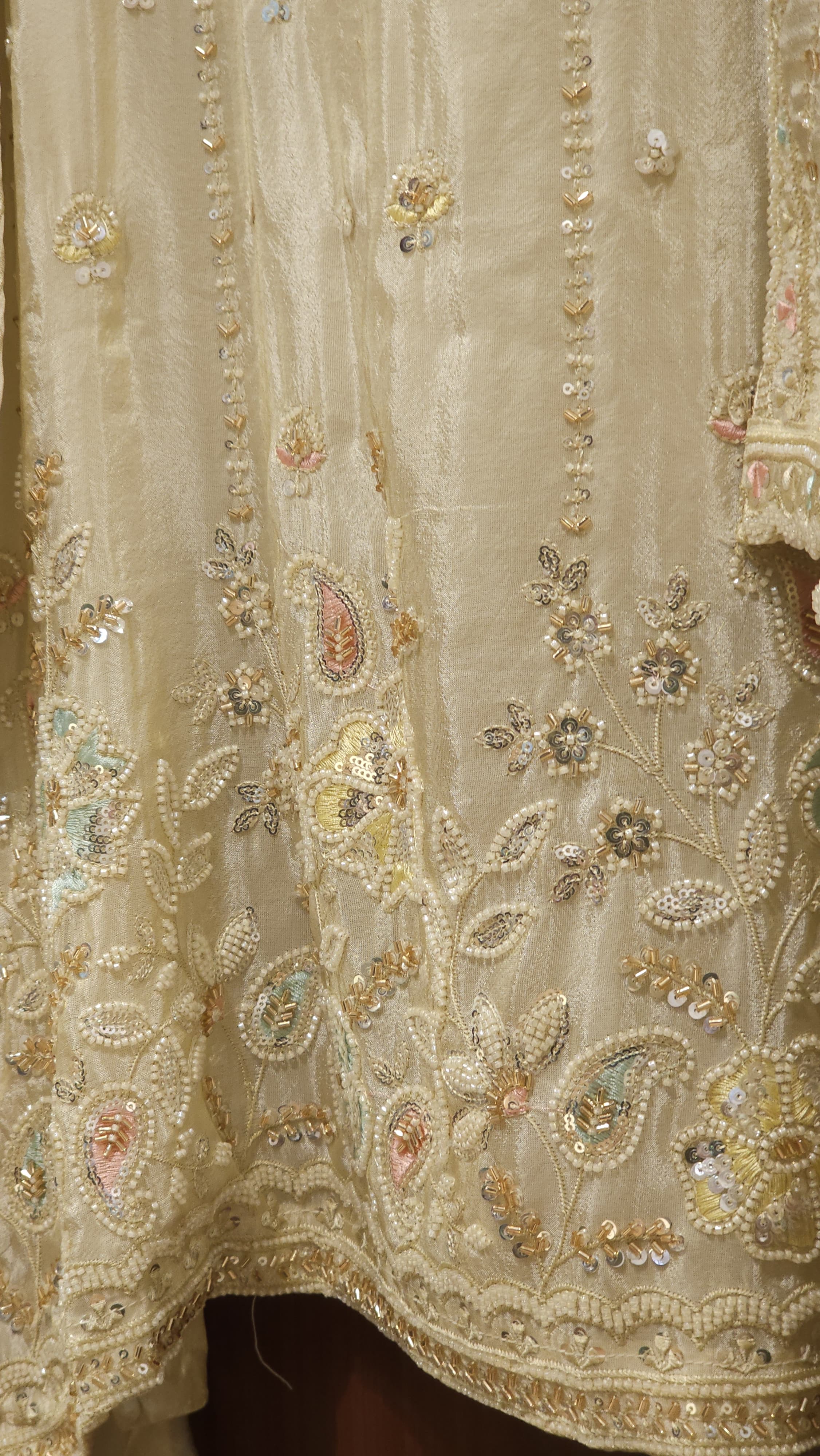 Pure shimmer tissue suit & Intricate embroidery