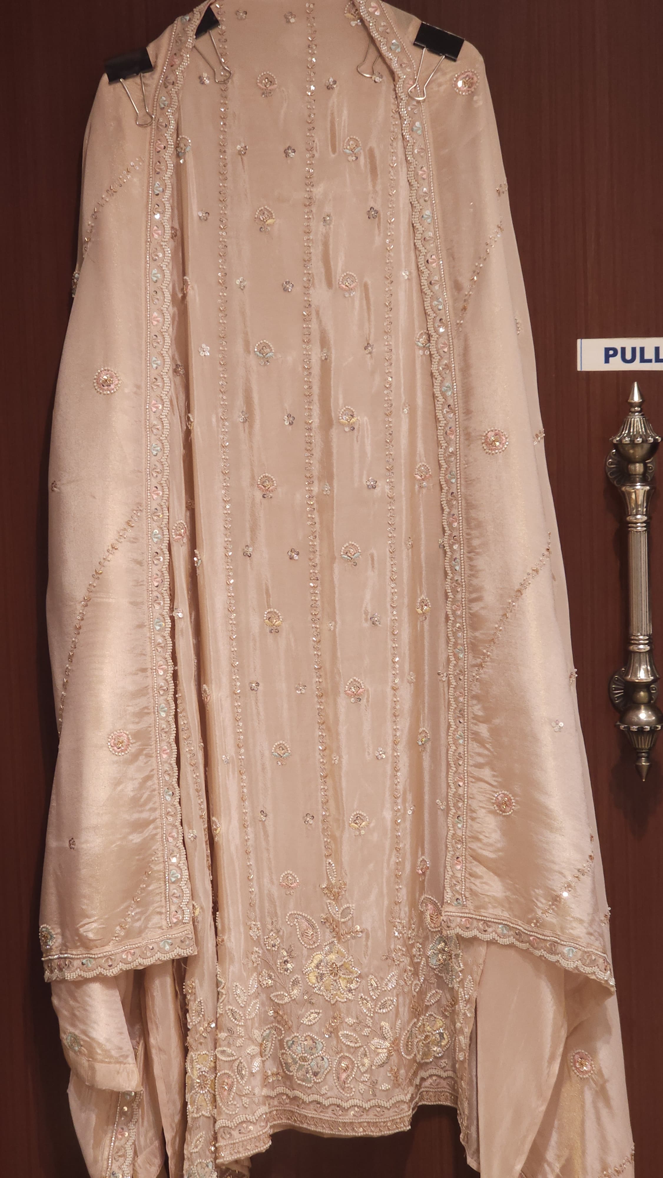 Pure shimmer tissue suit & Intricate embroidery