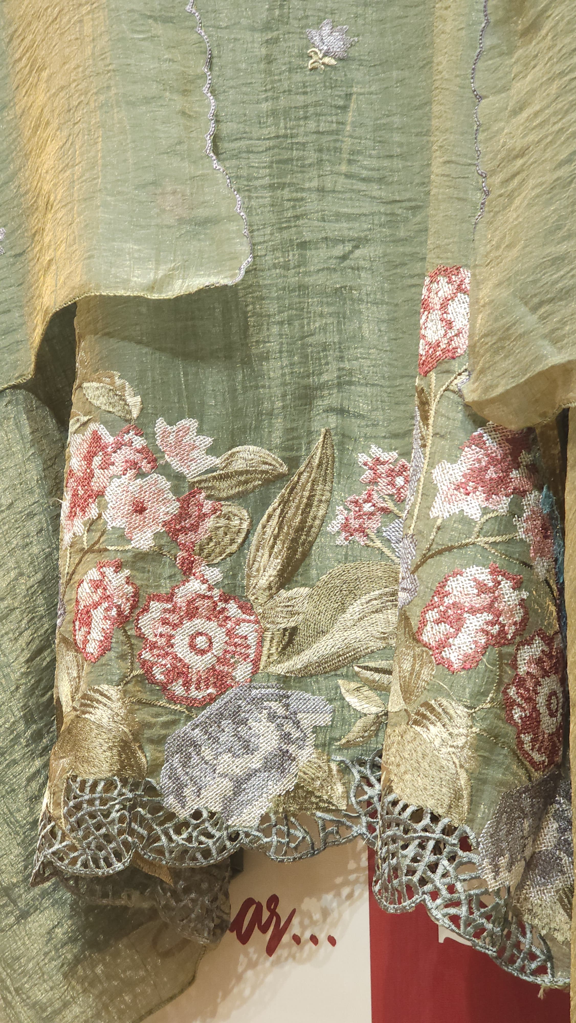 Crossed Stitch Beauty in Crushed Tissue