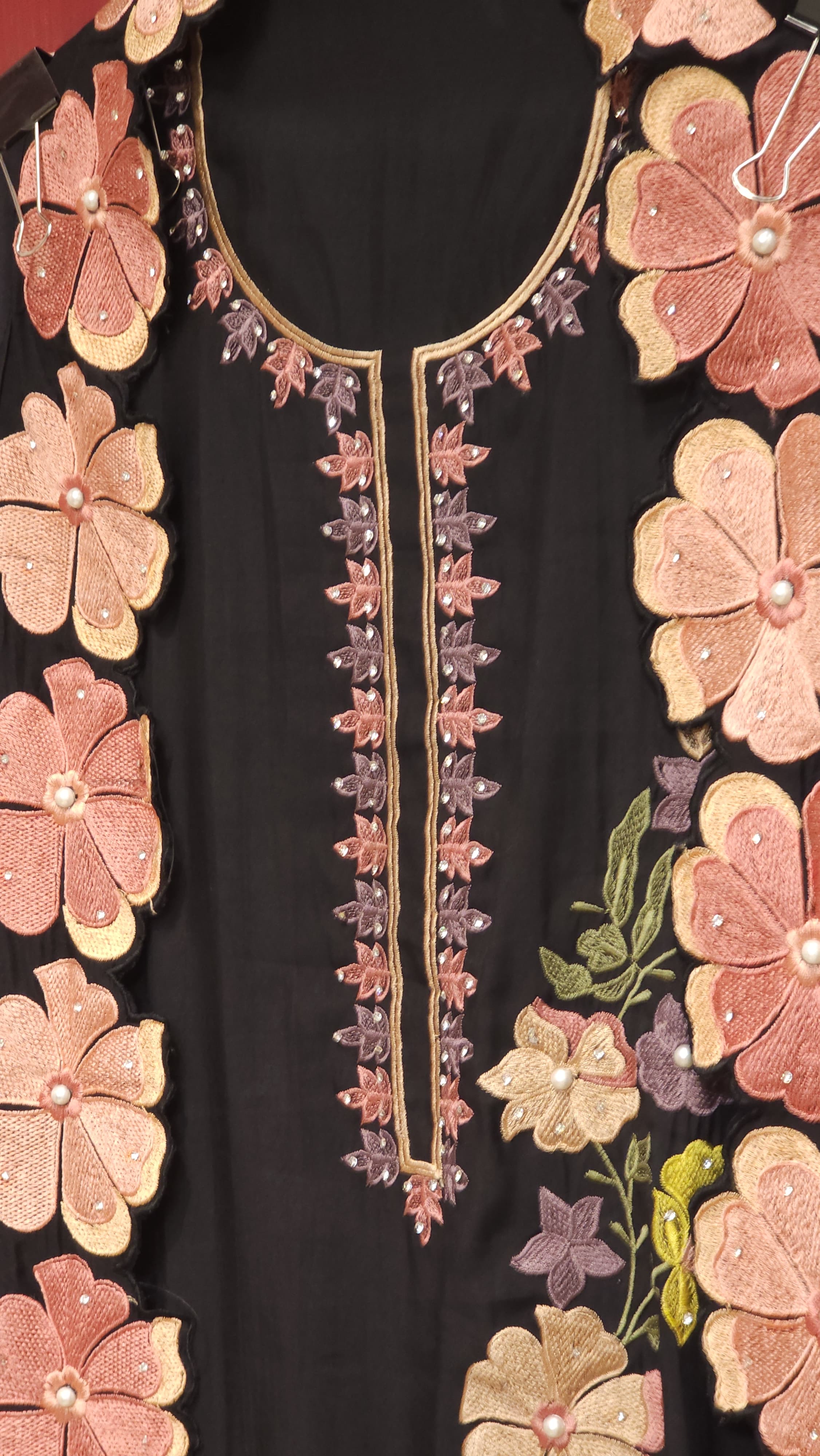 Scalloped Floral Appliqué Suit