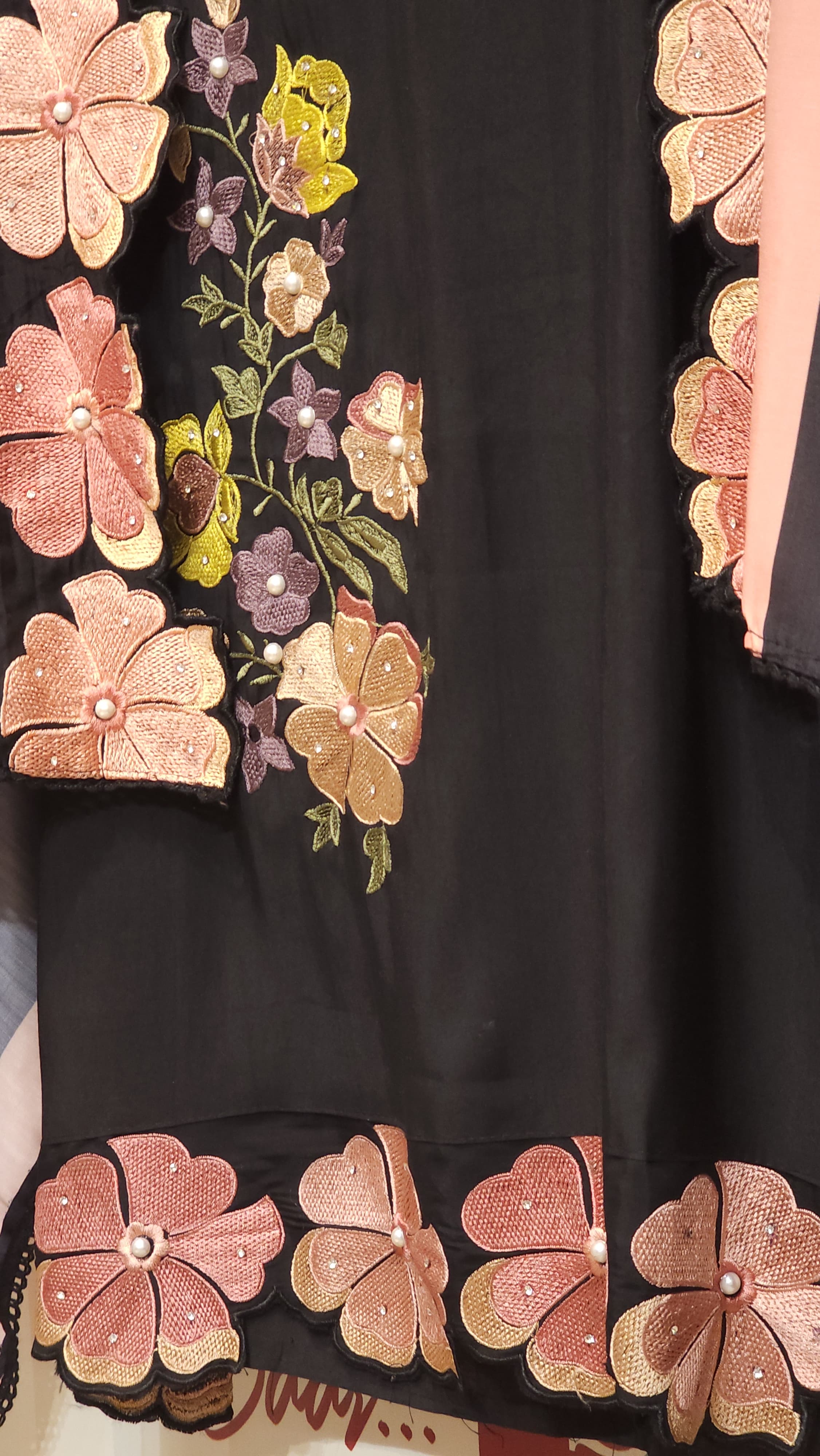 Scalloped Floral Appliqué Suit