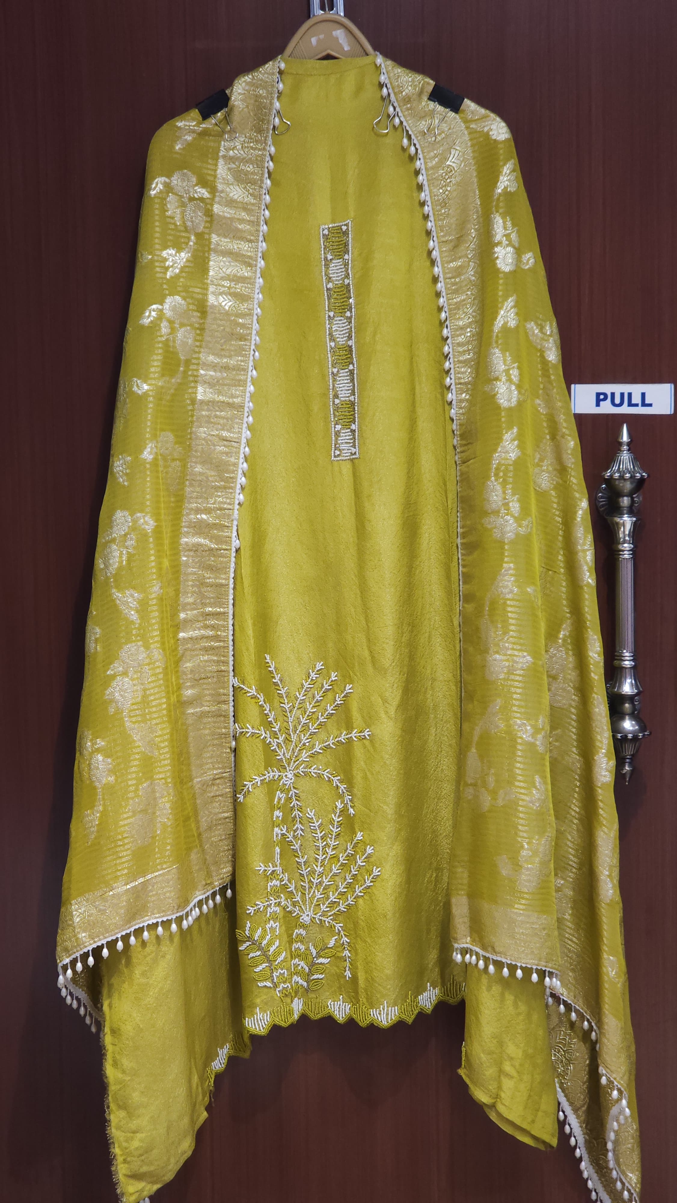 New Design in Viral- Banarasi Gold Dupatta