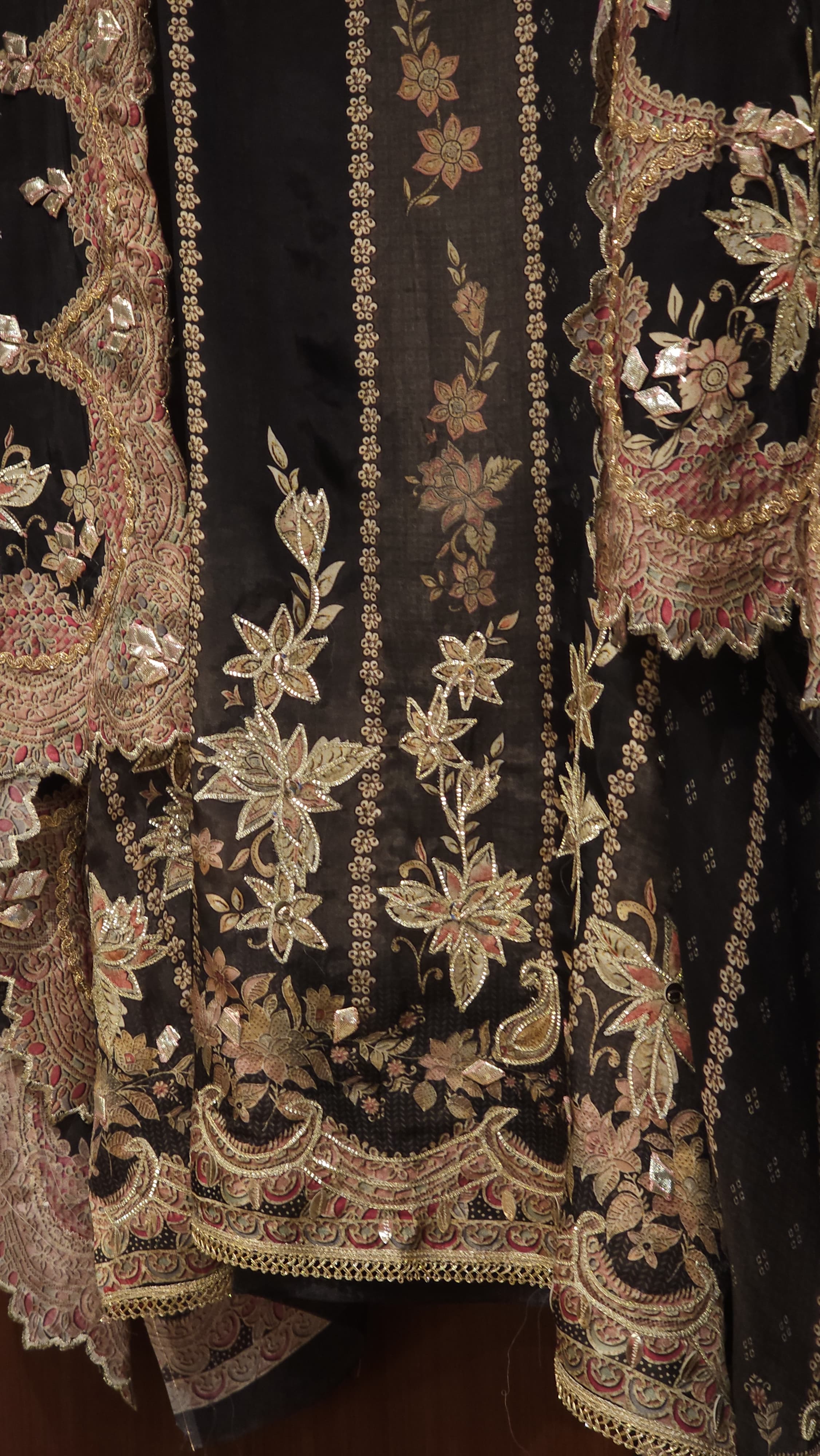 Glass Organza Suit with Digital Print & Embroidery