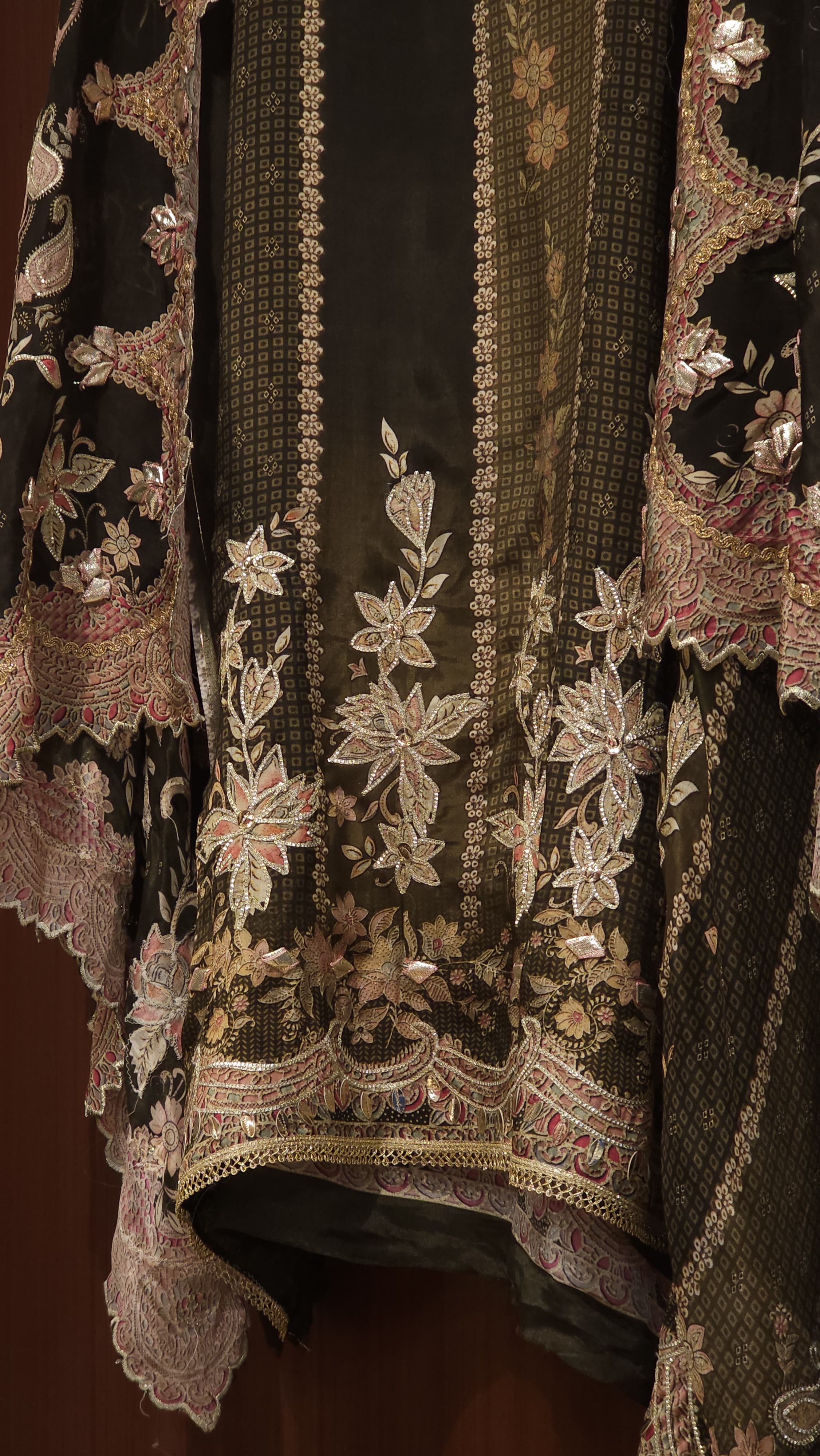 Glass Organza Suit with Digital Print & Embroidery