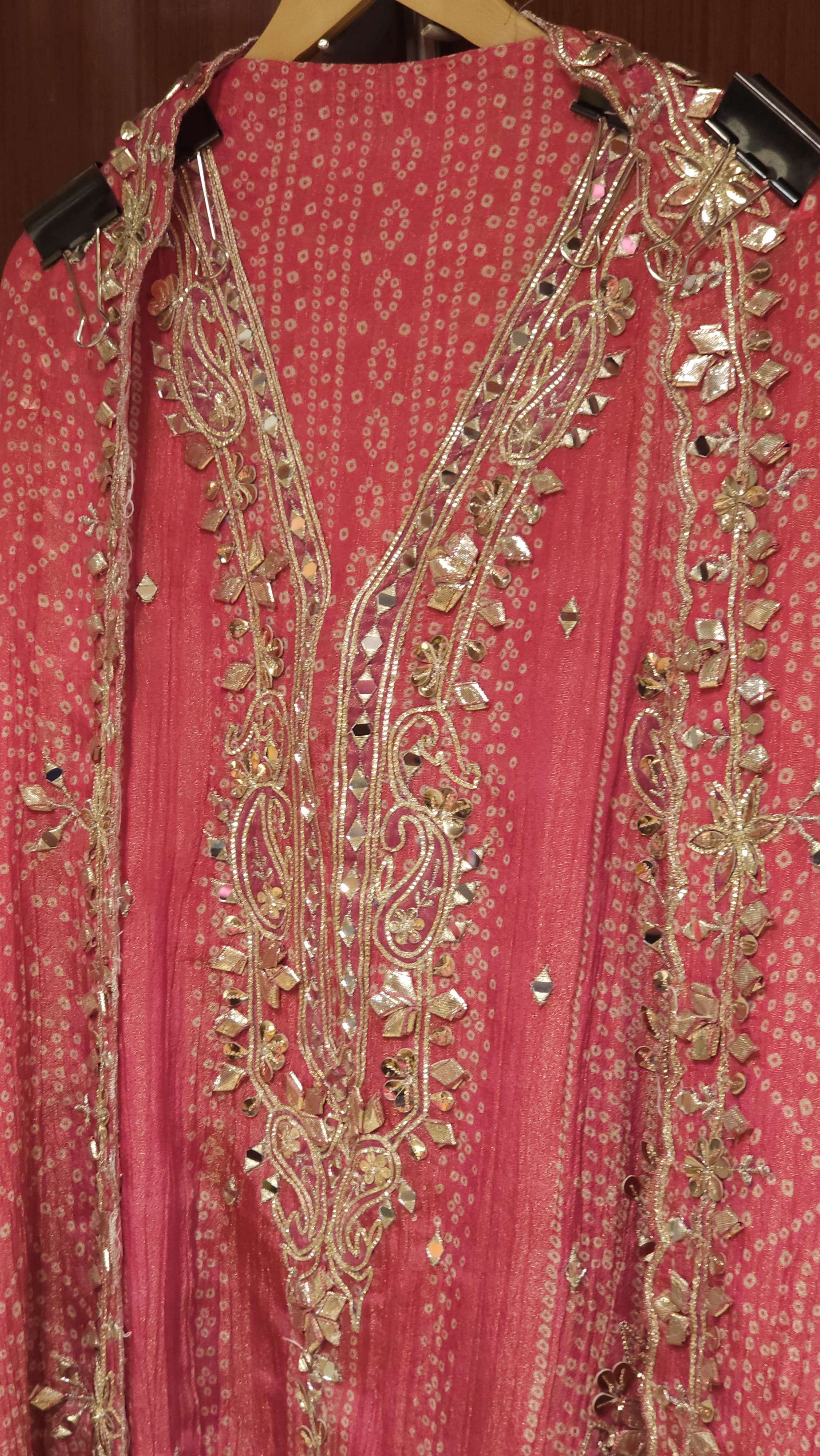 Bandhani Printed, Embroidered Crushed Shimmer tissue Suit
