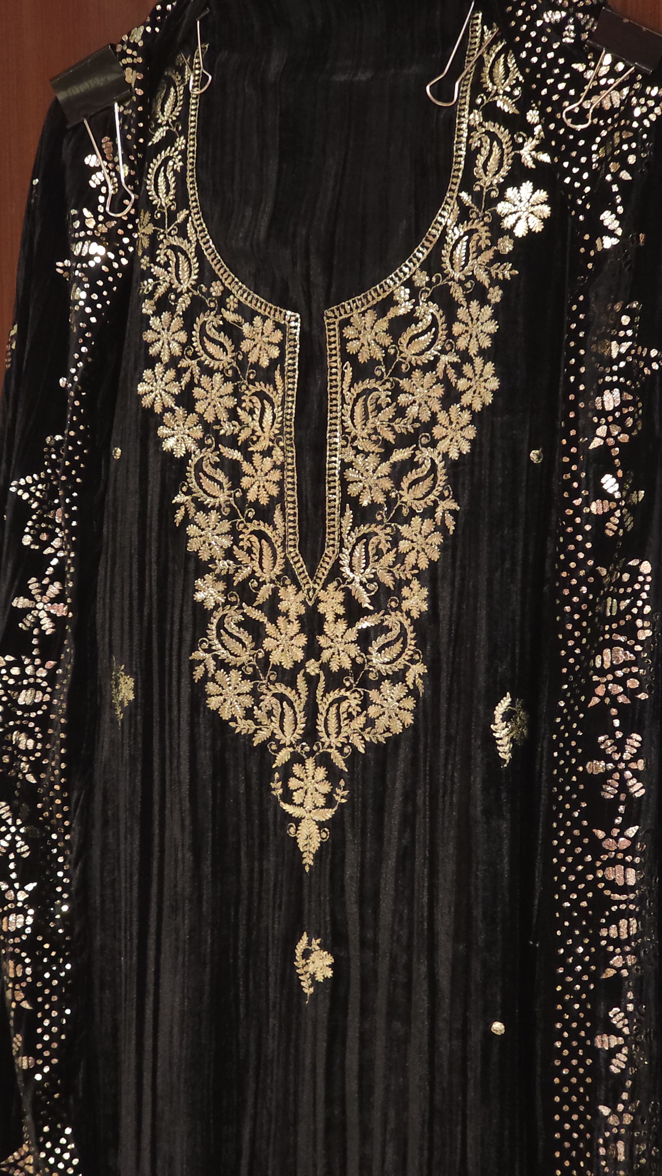 Luxury Crushed Velvet Pitta & Mukaish Suit