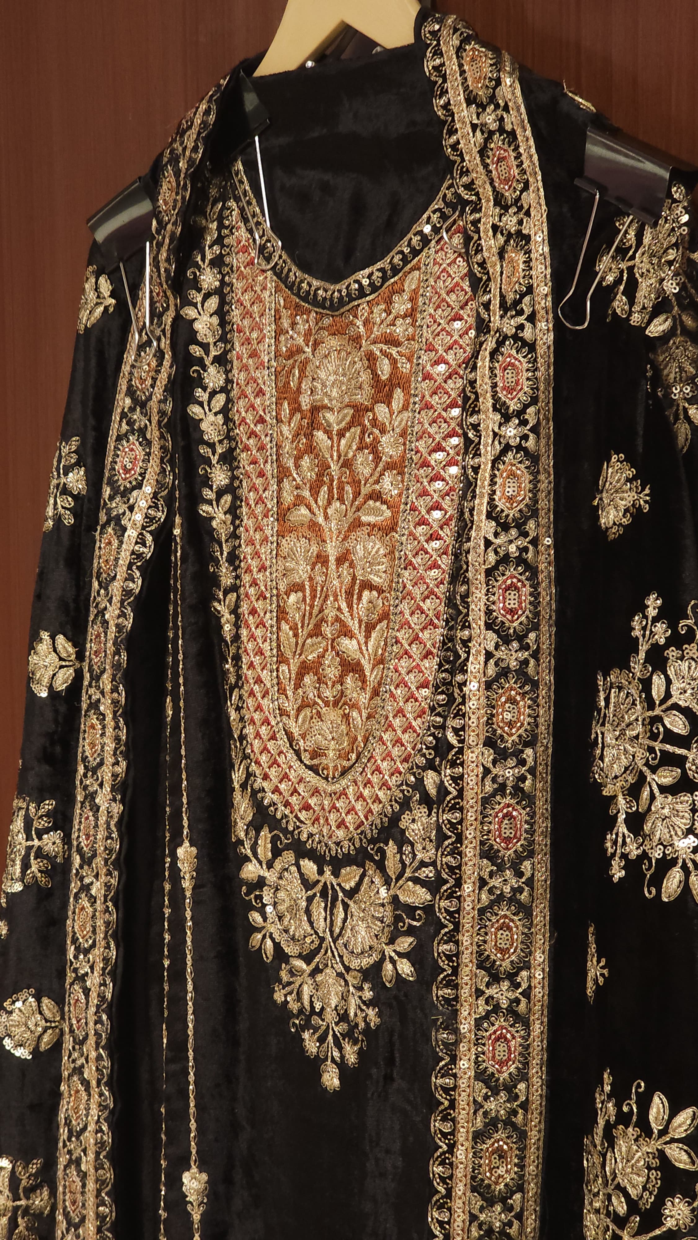 Velvet -Odhni Suit 1.O