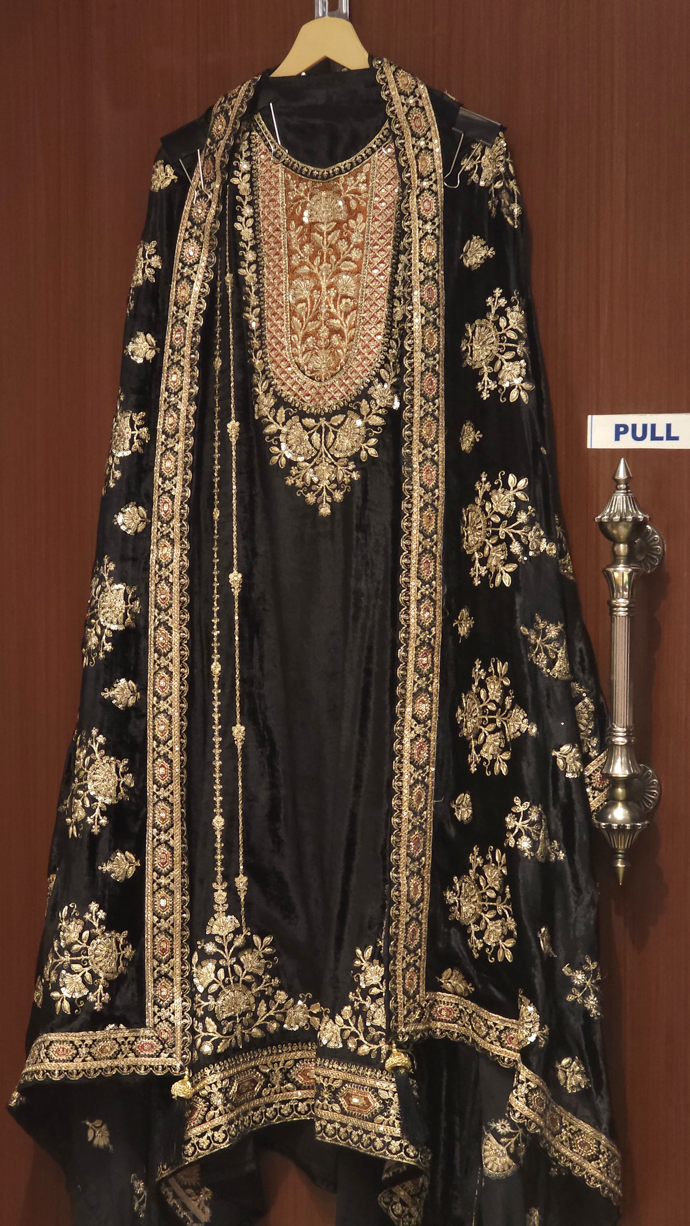 Velvet -Odhni Suit 1.O