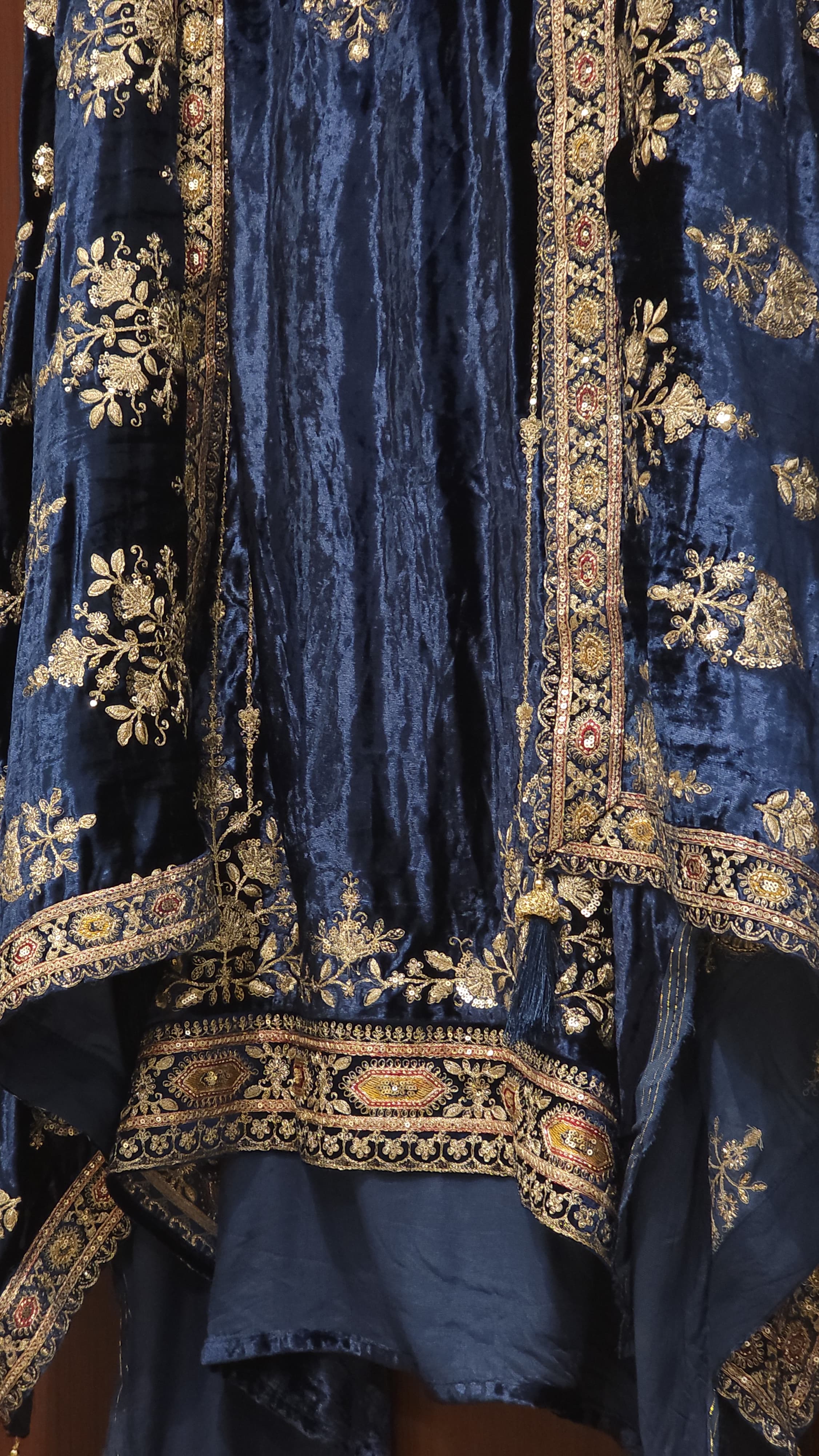 Velvet -Odhni Suit 1.O