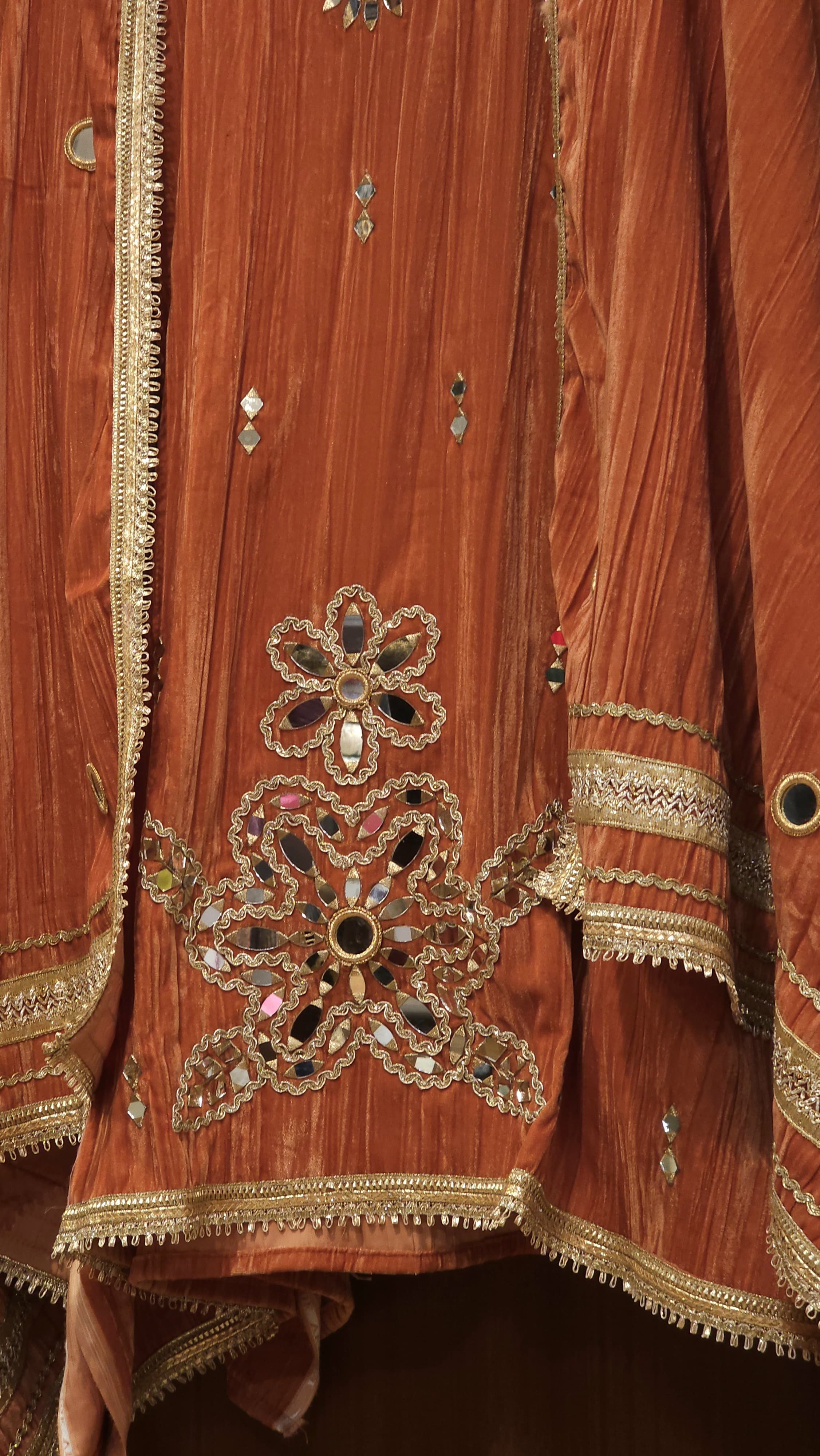 Fluted Velvet Edition in Viral Mirror Assemble