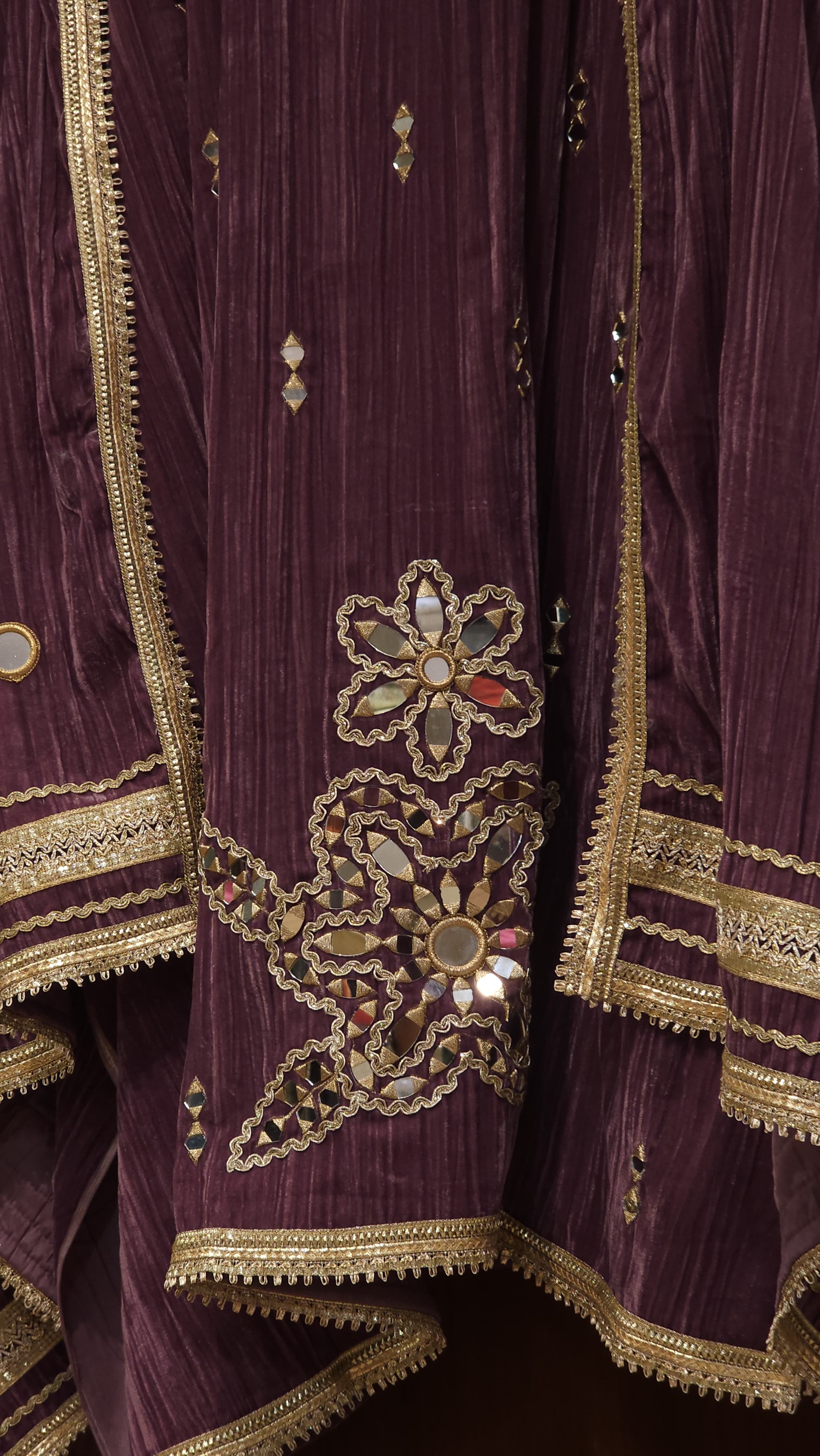 Fluted Velvet Edition in Viral Mirror Assemble