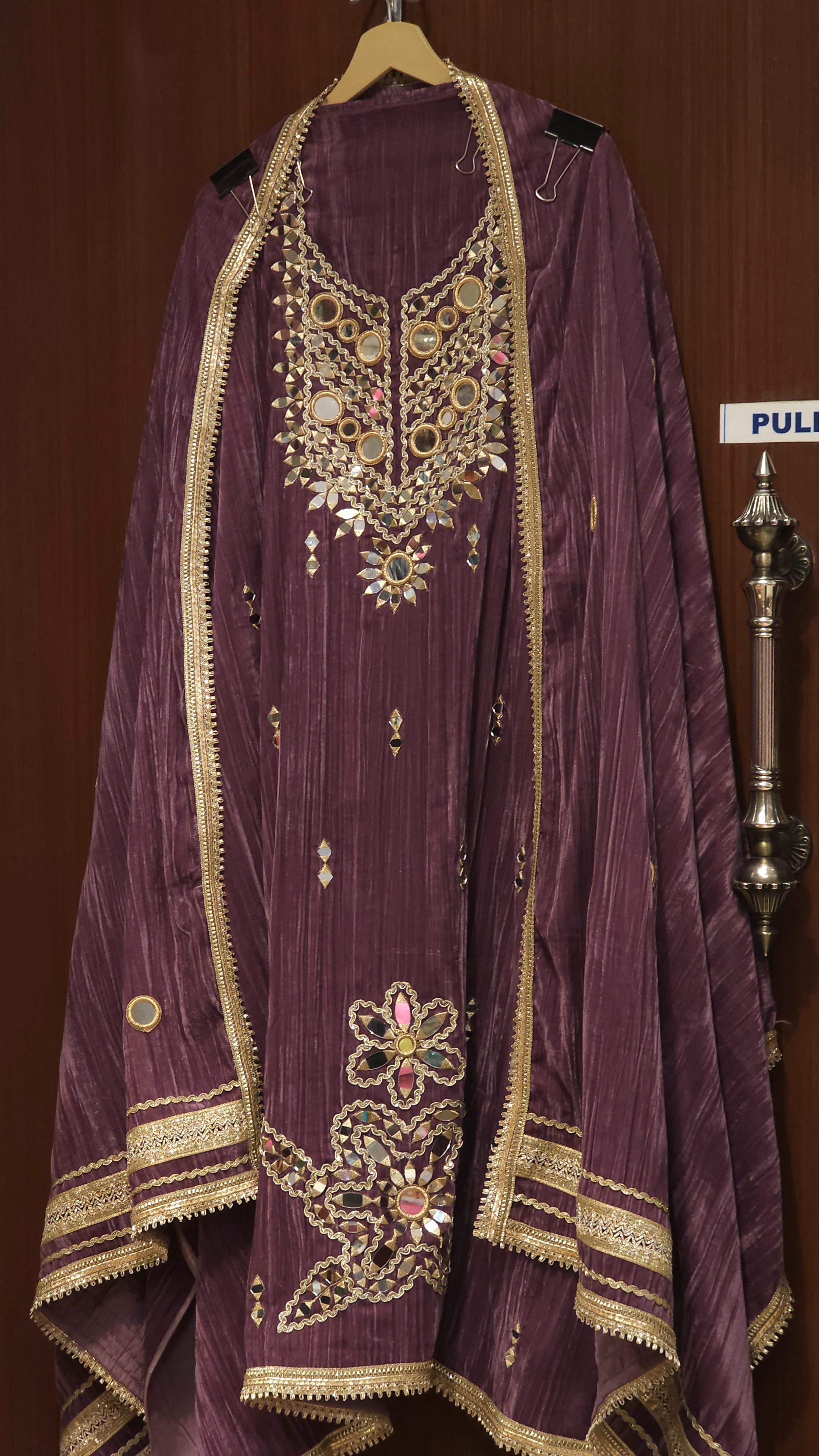 Fluted Velvet Edition in Viral Mirror Assemble