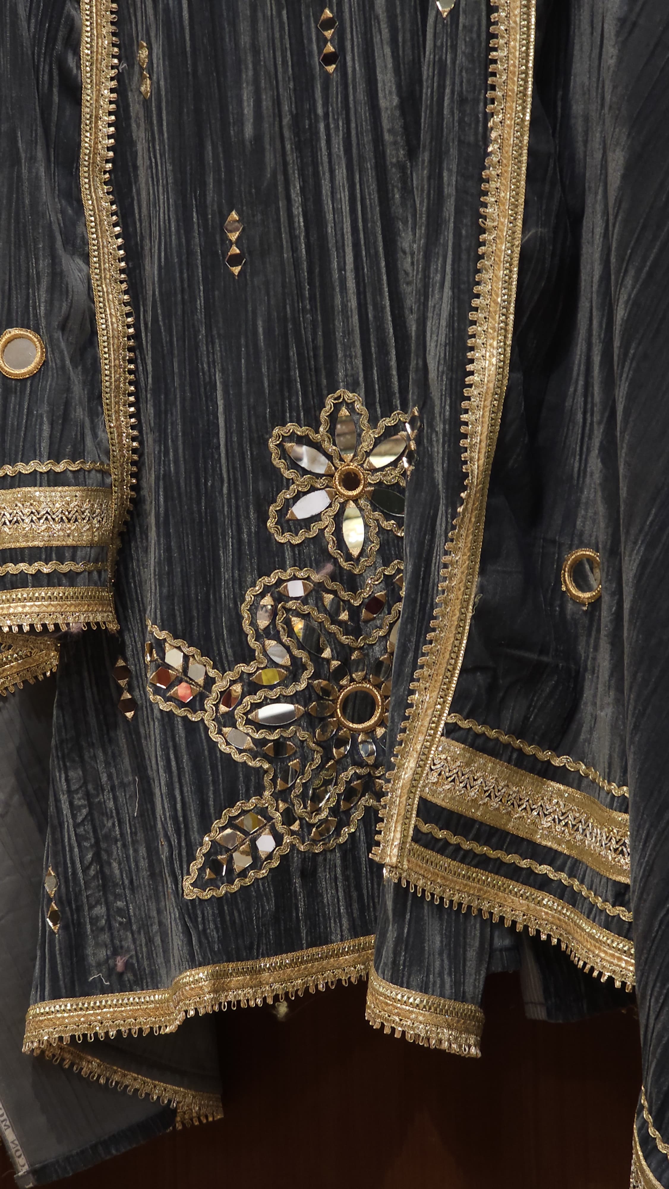 Fluted Velvet Edition in Viral Mirror Assemble