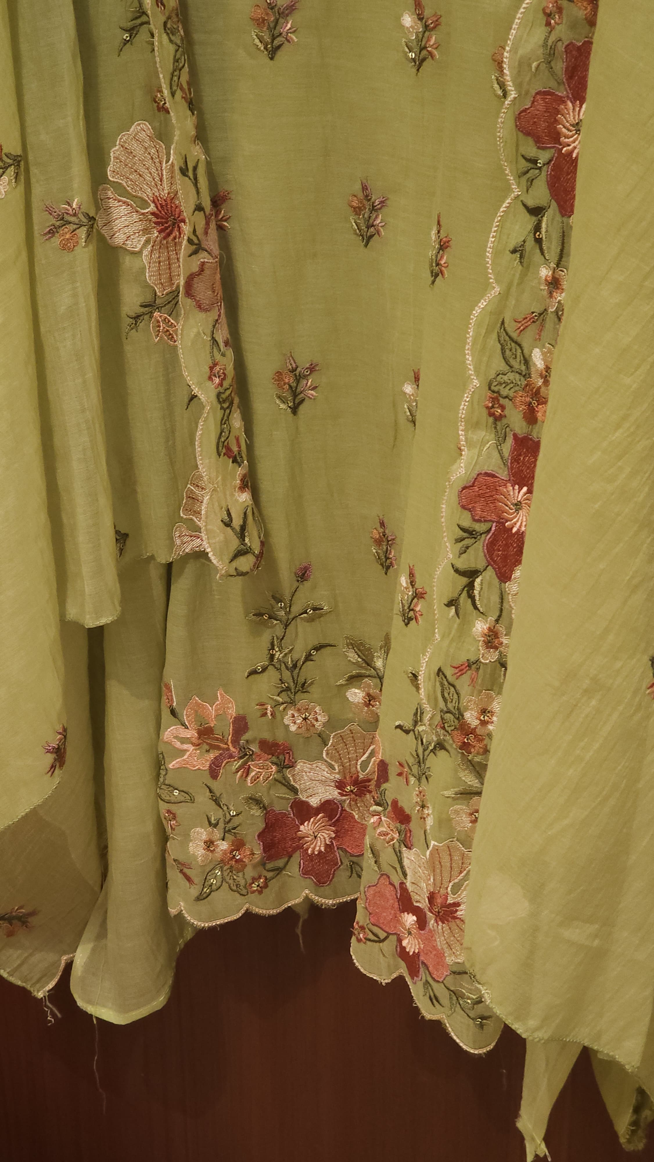 Mul chanderi Suit with Multicolor Thread Work