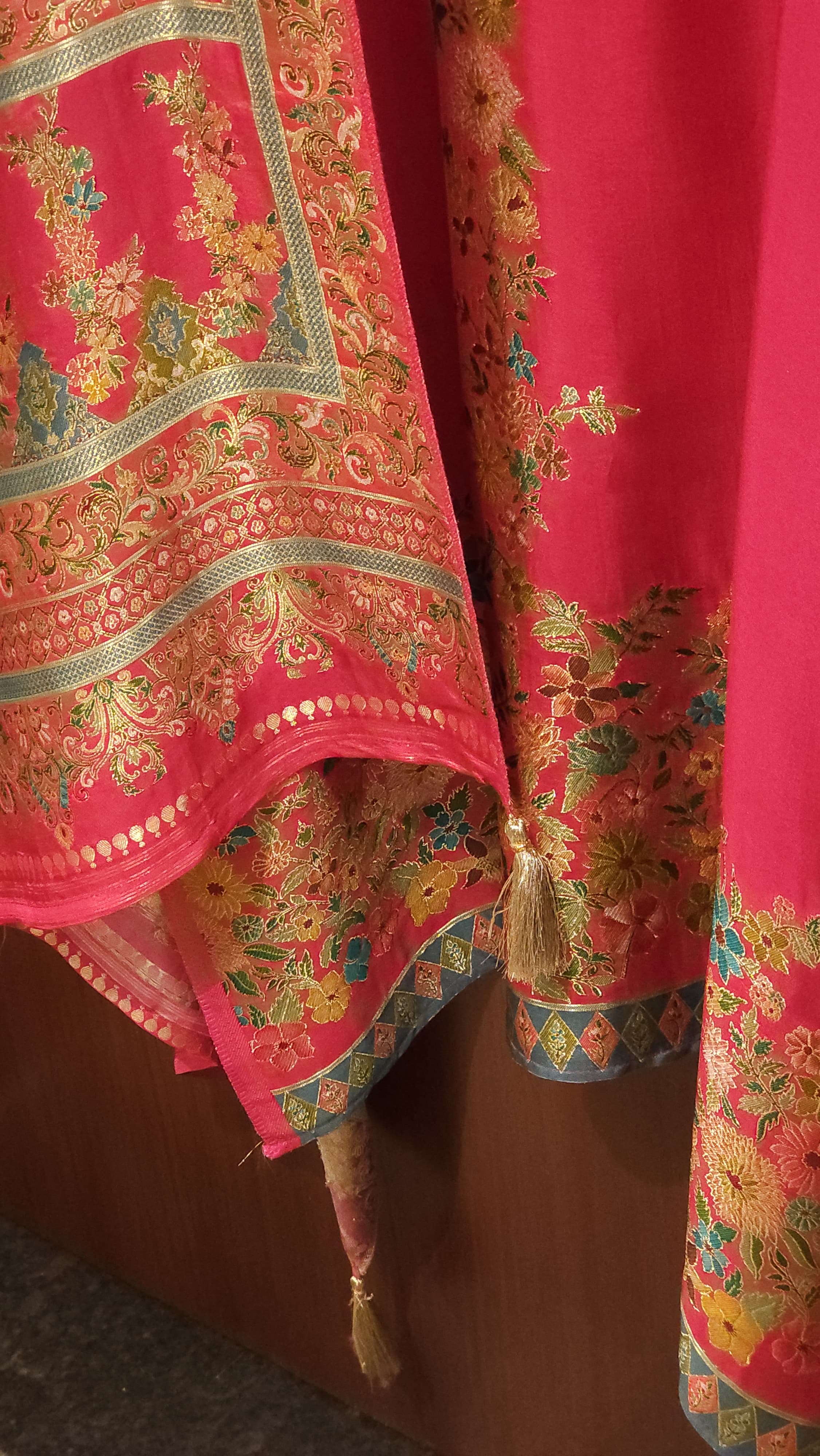 Silk Jacquard Weave suits with Position Printing 6.O