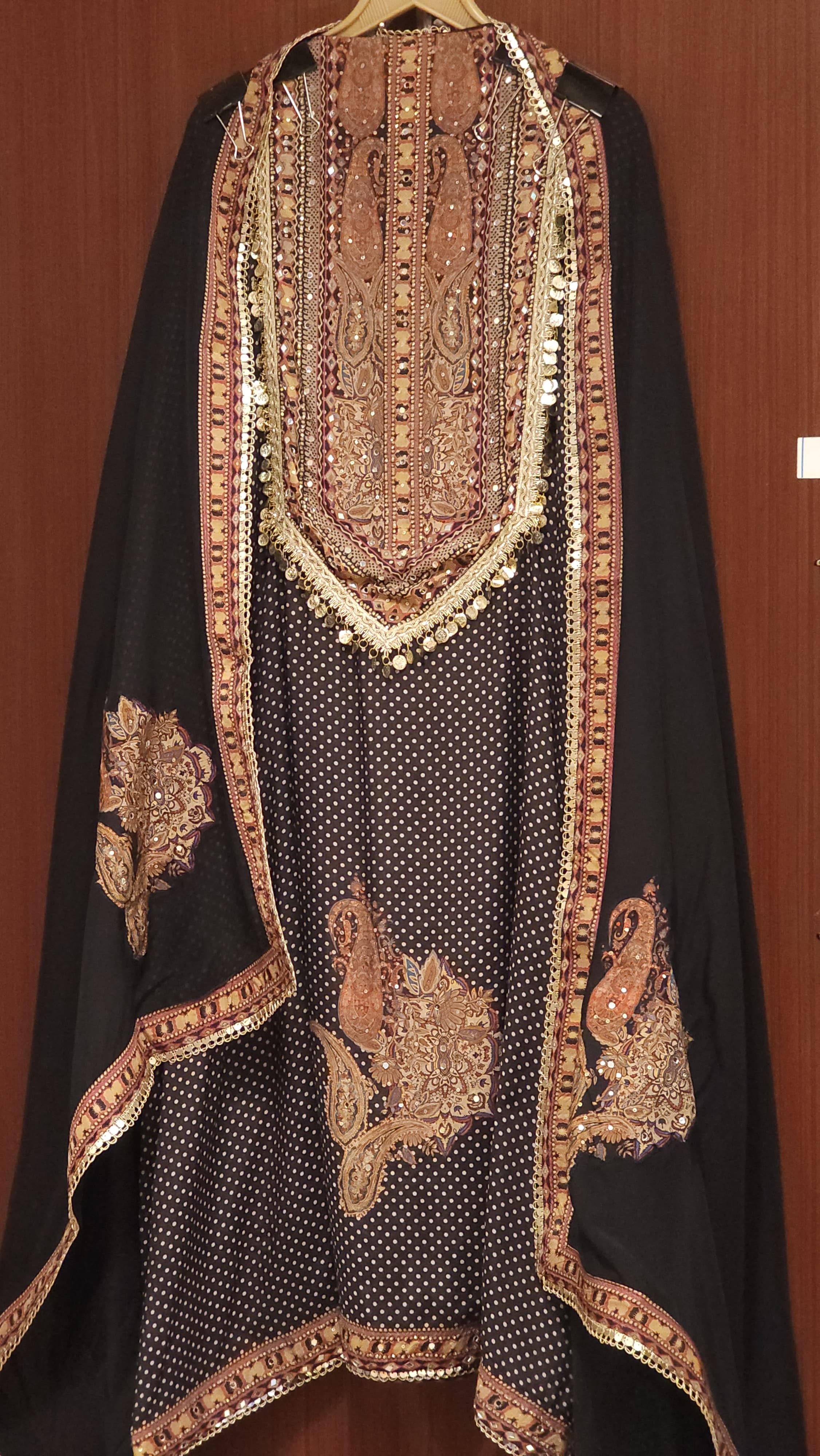 Pakistani Polka Dot Pure Muslin Suit with Organza Dupatta