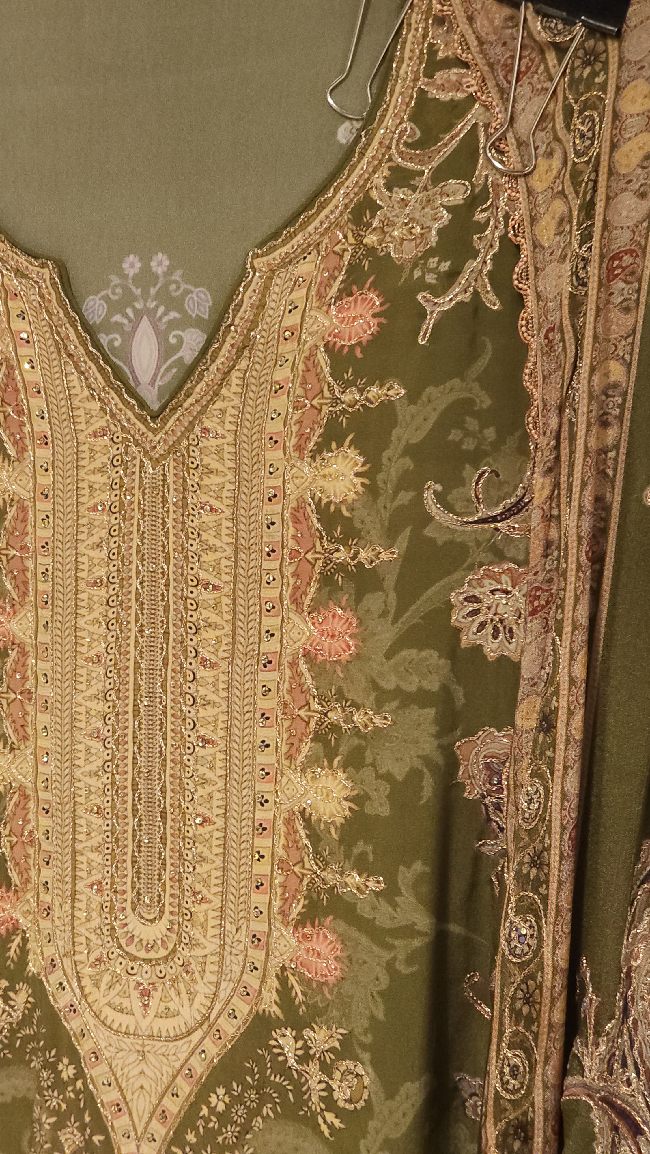 Pakistani Pure Crepe Suit- Grand Embroidered Dupatta