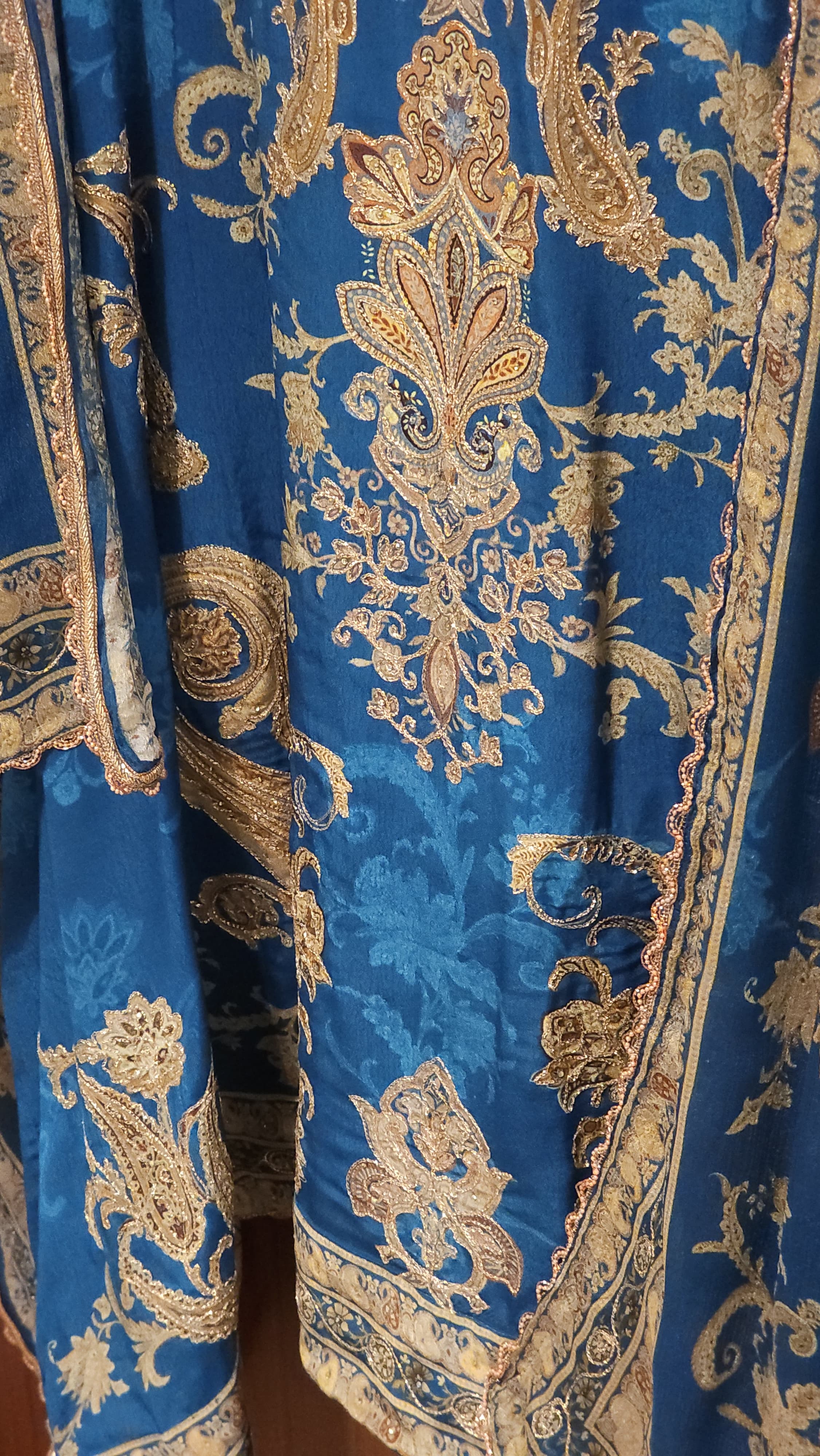 Pakistani Pure Crepe Suit- Grand Embroidered Dupatta