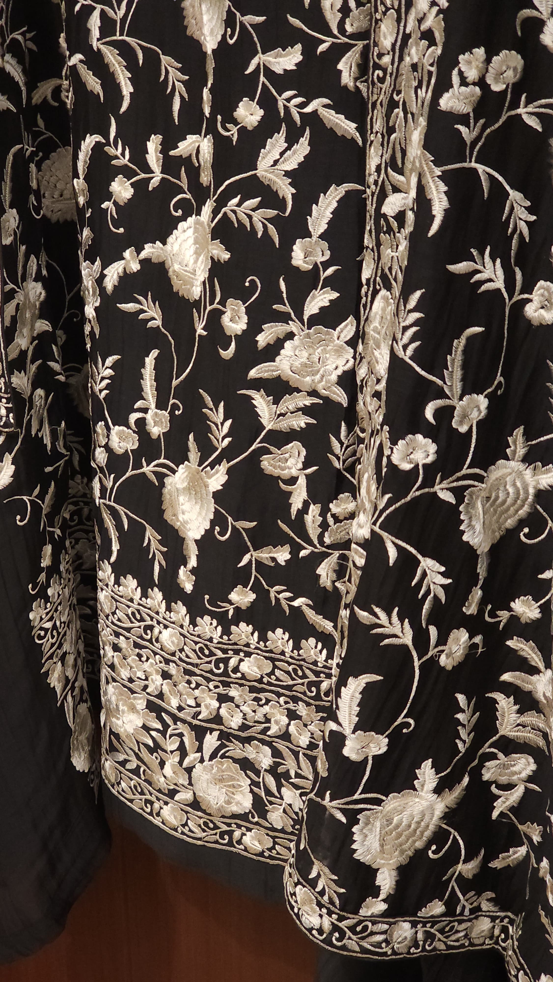 Pure Mul Cotton Parsi Embroidery- Monochrome Edit