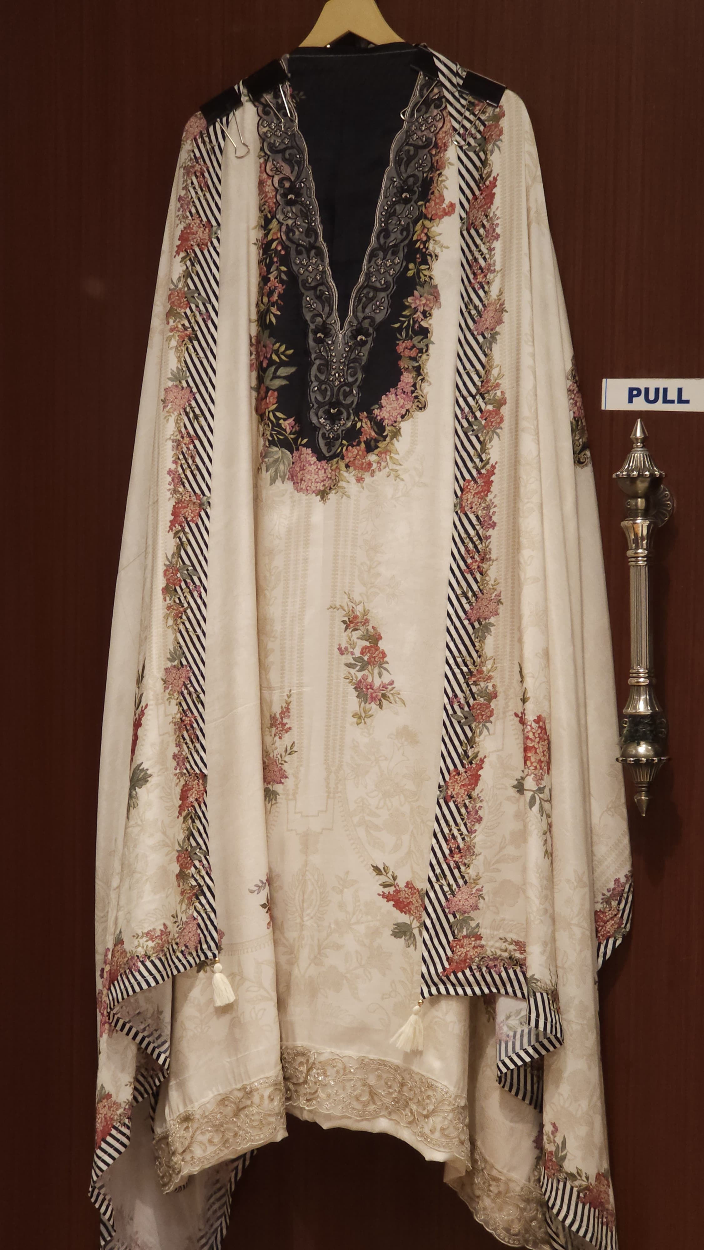 Pakistani Style Pure Muslin Suit in 2 Reverse Shades