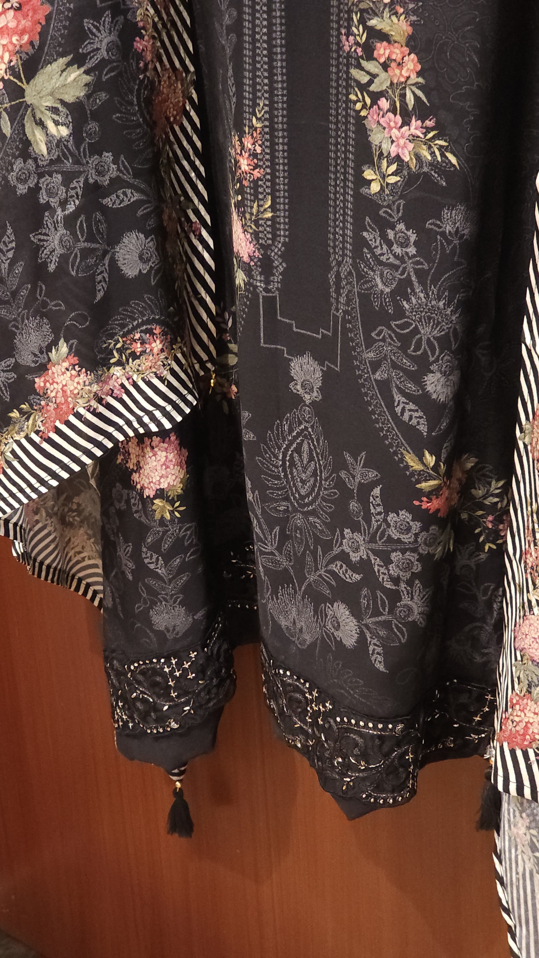 Pakistani Style Pure Muslin Suit in 2 Reverse Shades