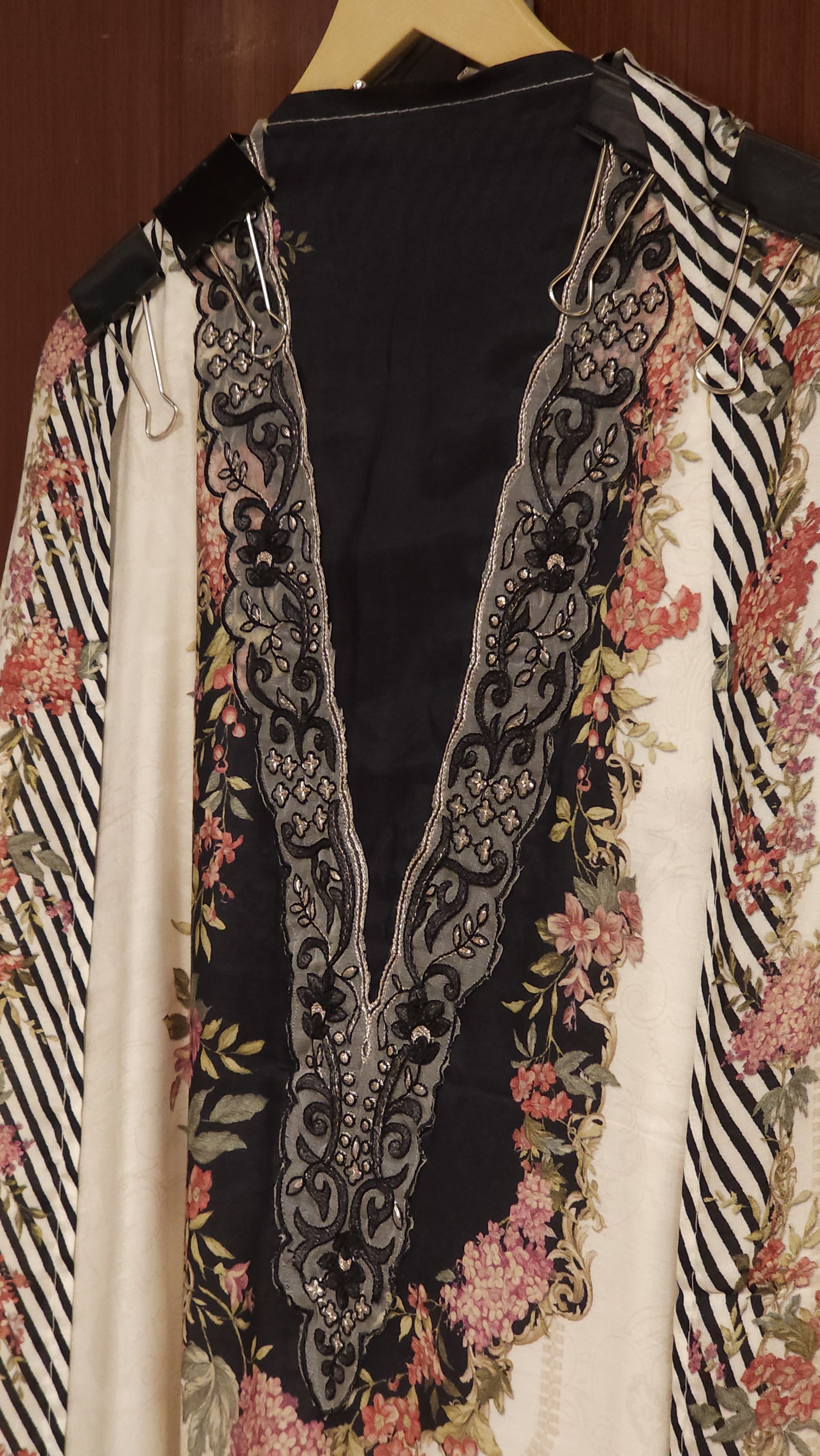 Pakistani Style Pure Muslin Suit in 2 Reverse Shades