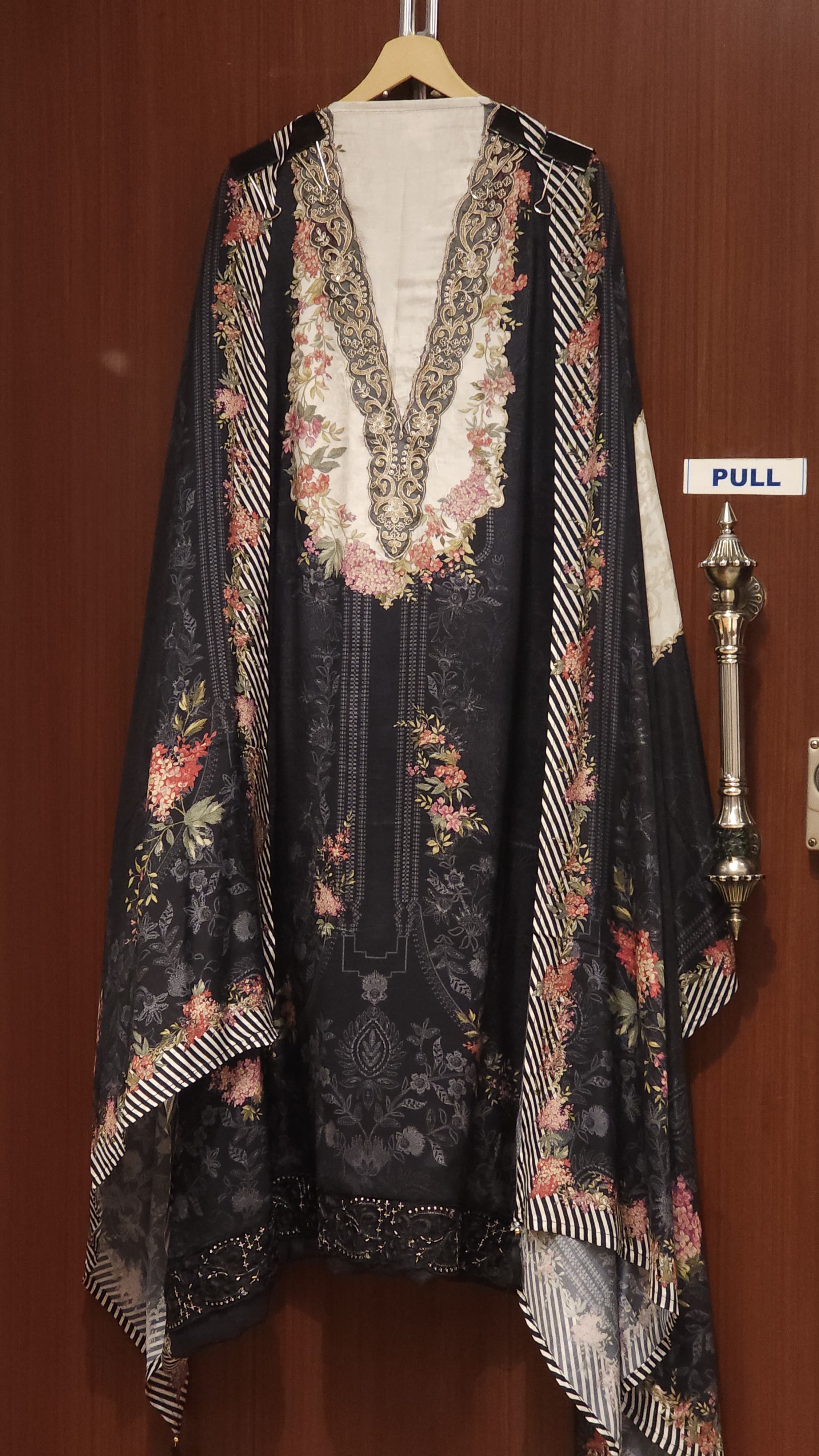 Pakistani Style Pure Muslin Suit in 2 Reverse Shades