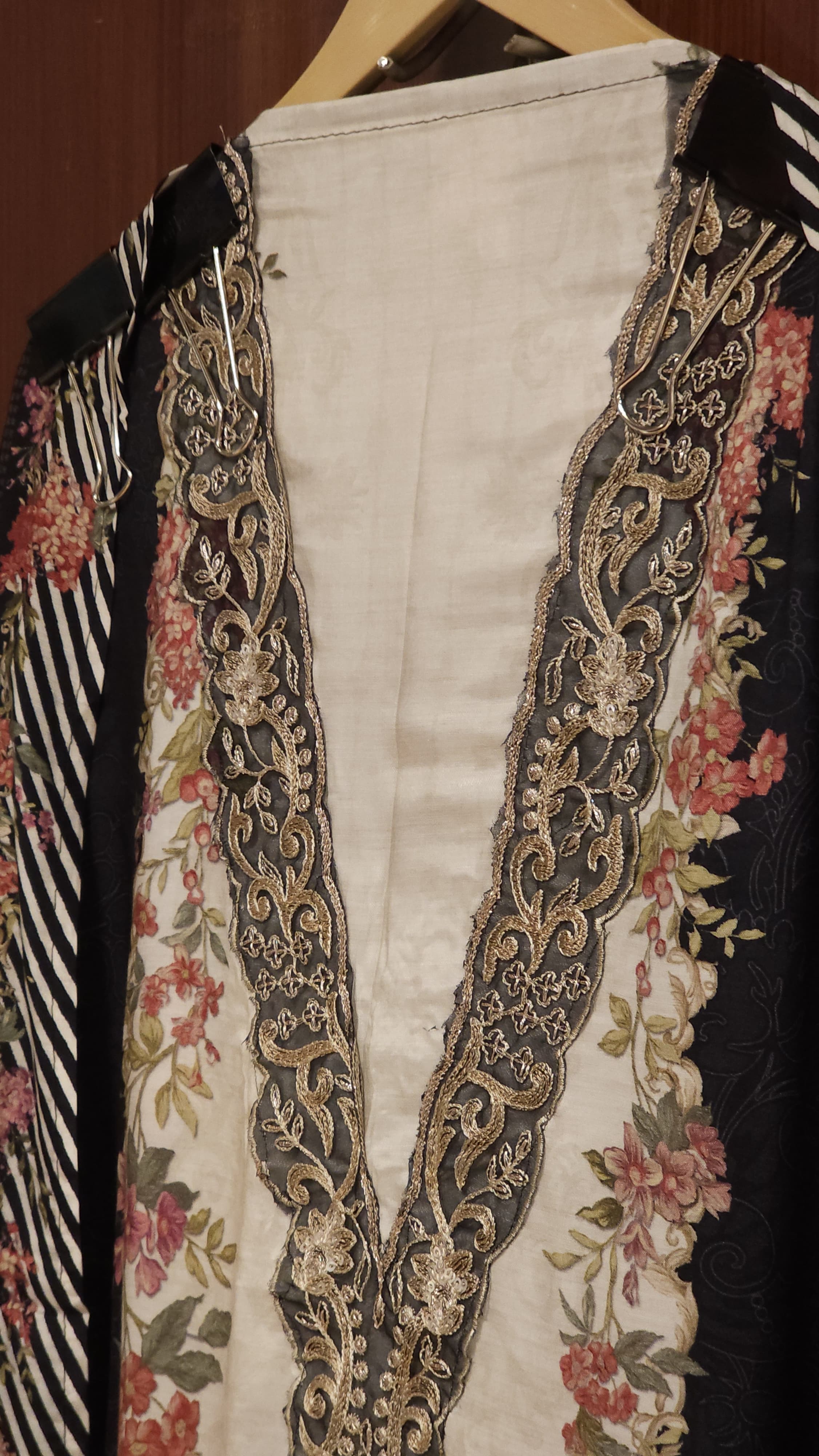Pakistani Style Pure Muslin Suit in 2 Reverse Shades