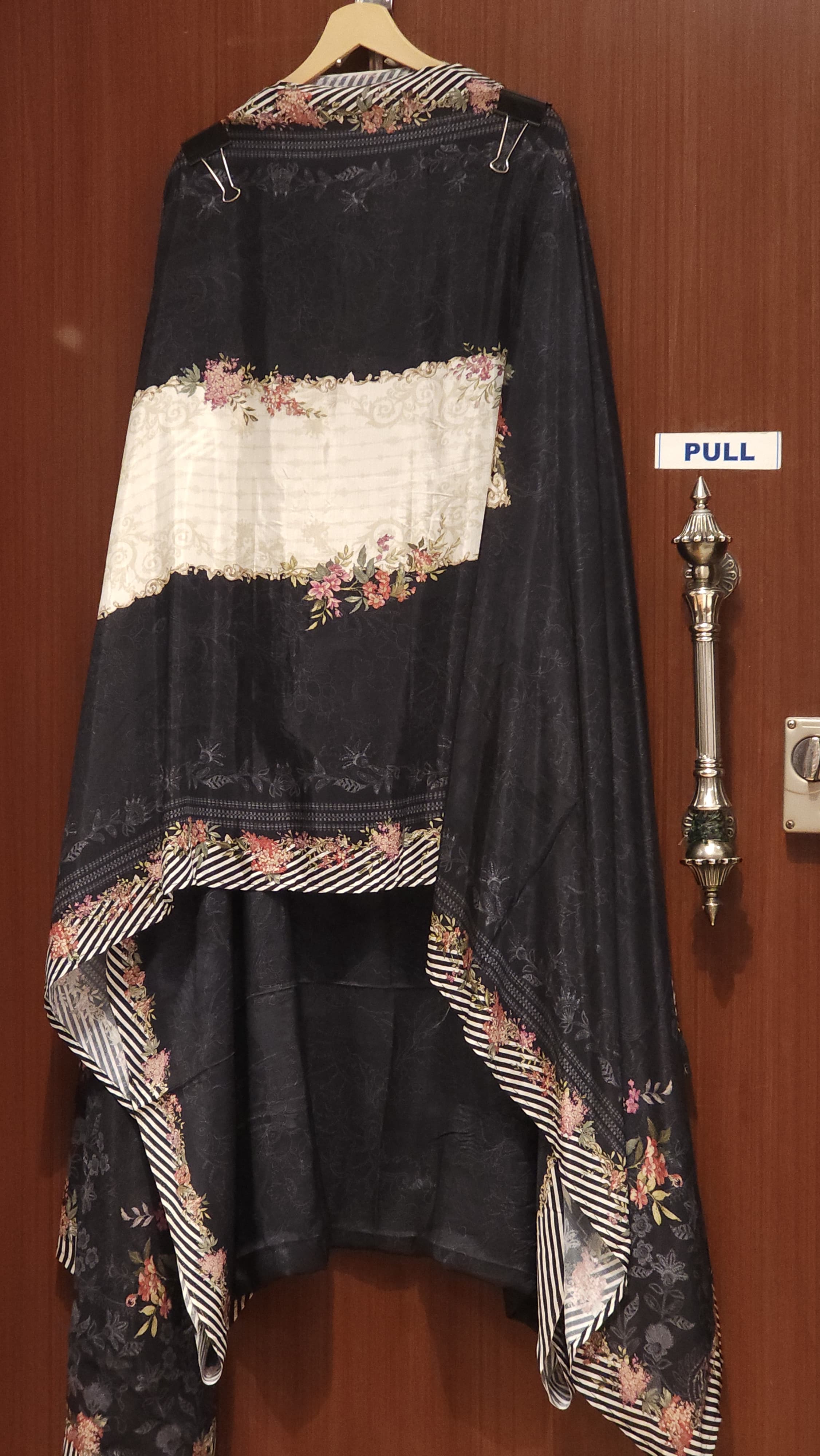 Pakistani Style Pure Muslin Suit in 2 Reverse Shades