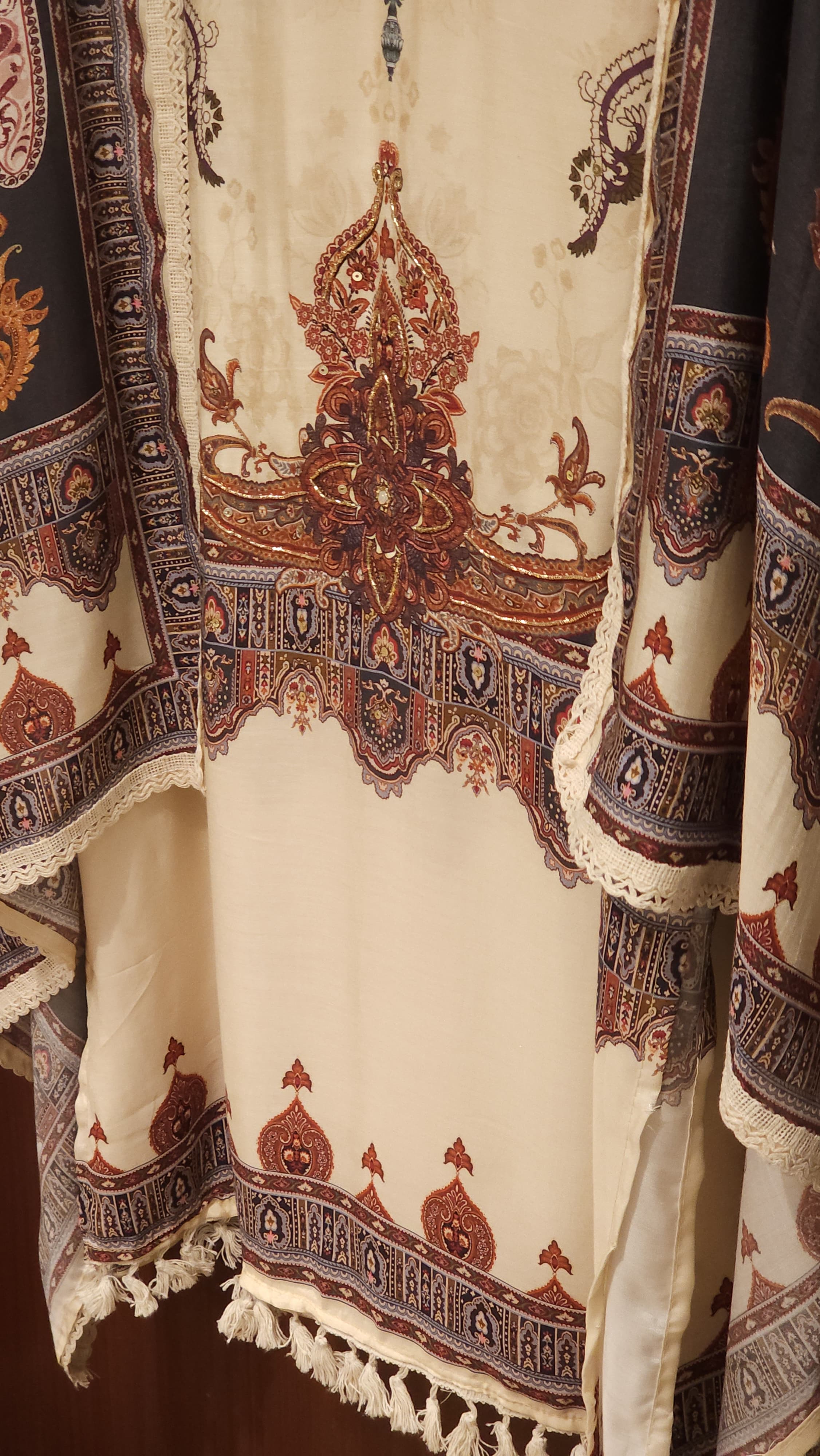 Rear Pakistani Printed- Muslin Suit with handwork
