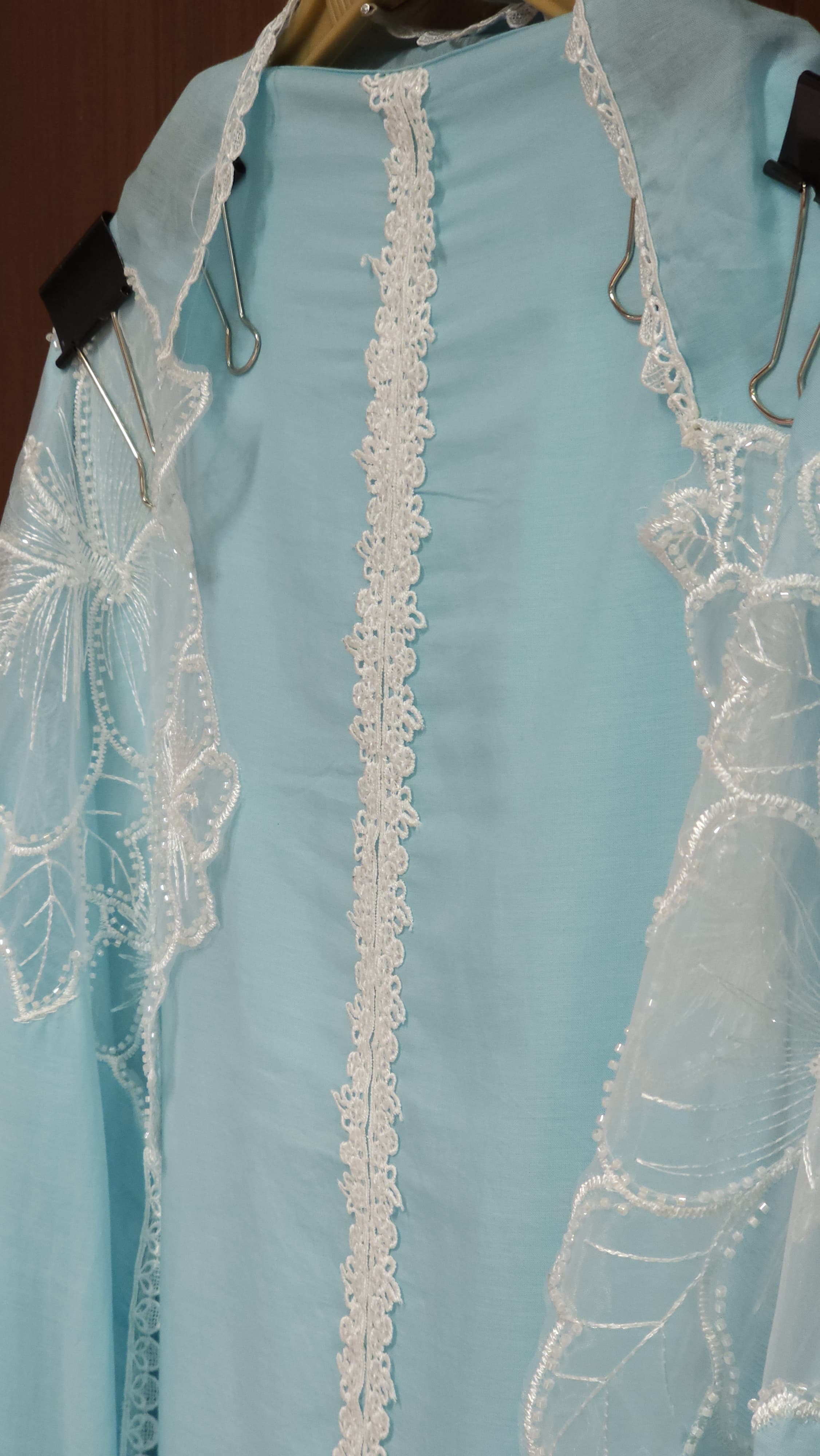 Mul Cotton Suit With Applique & Crochet Detailing