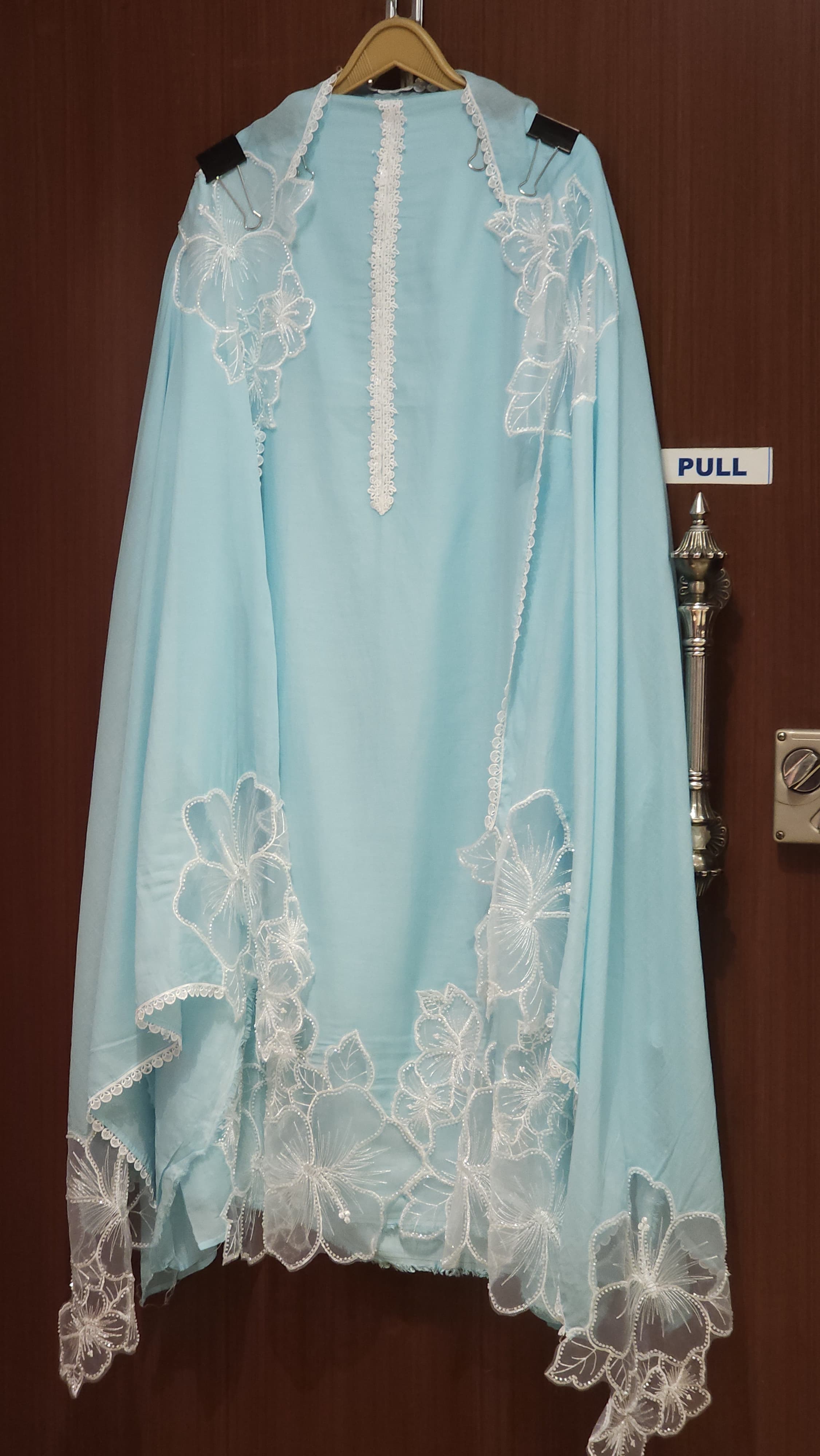 Mul Cotton Suit With Applique & Crochet Detailing