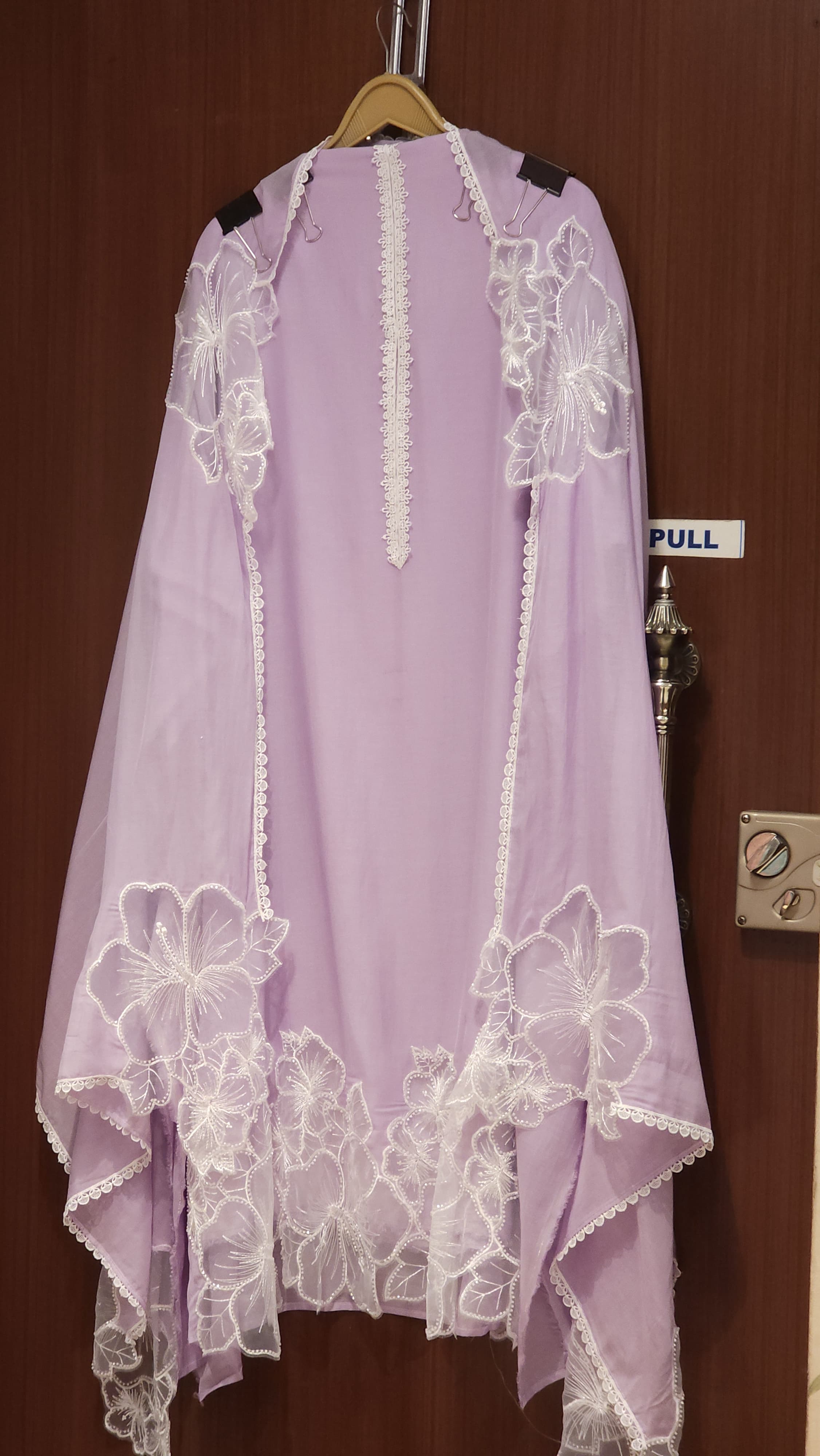 Mul Cotton Suit With Applique & Crochet Detailing