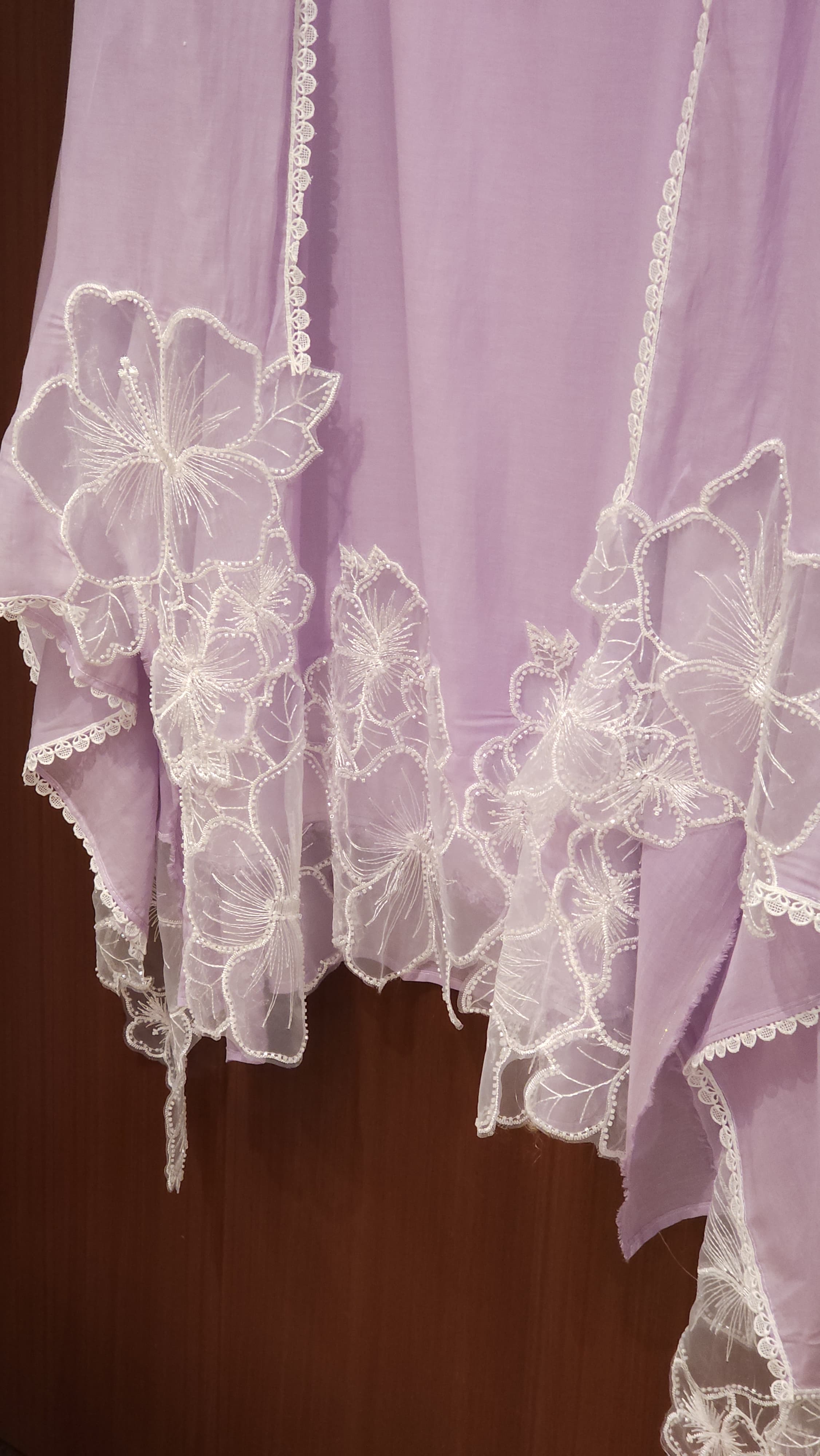 Mul Cotton Suit With Applique & Crochet Detailing