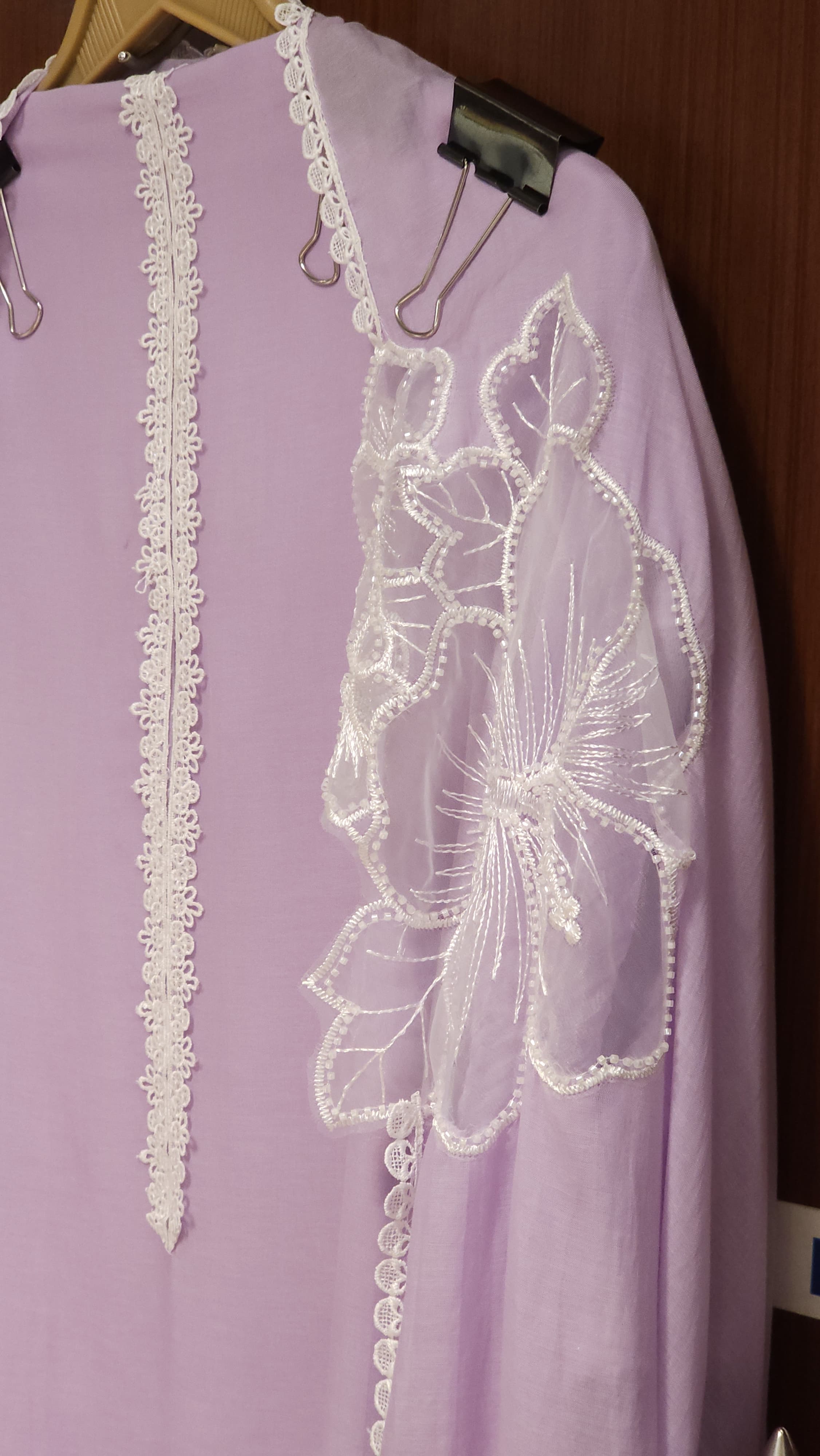 Mul Cotton Suit With Applique & Crochet Detailing