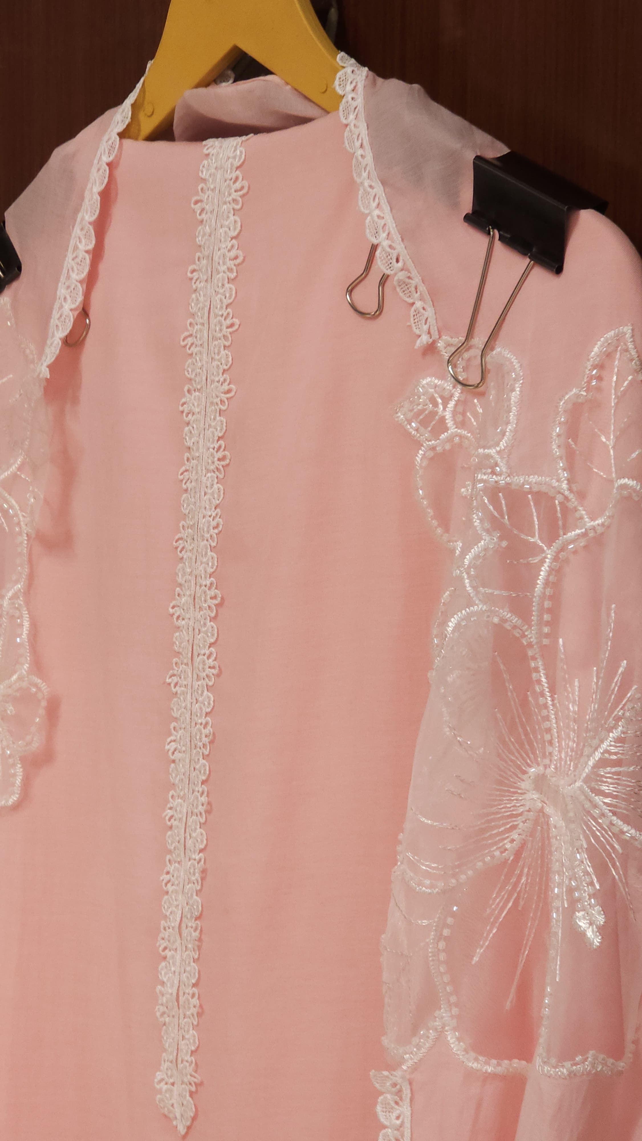 Mul Cotton Suit With Applique & Crochet Detailing