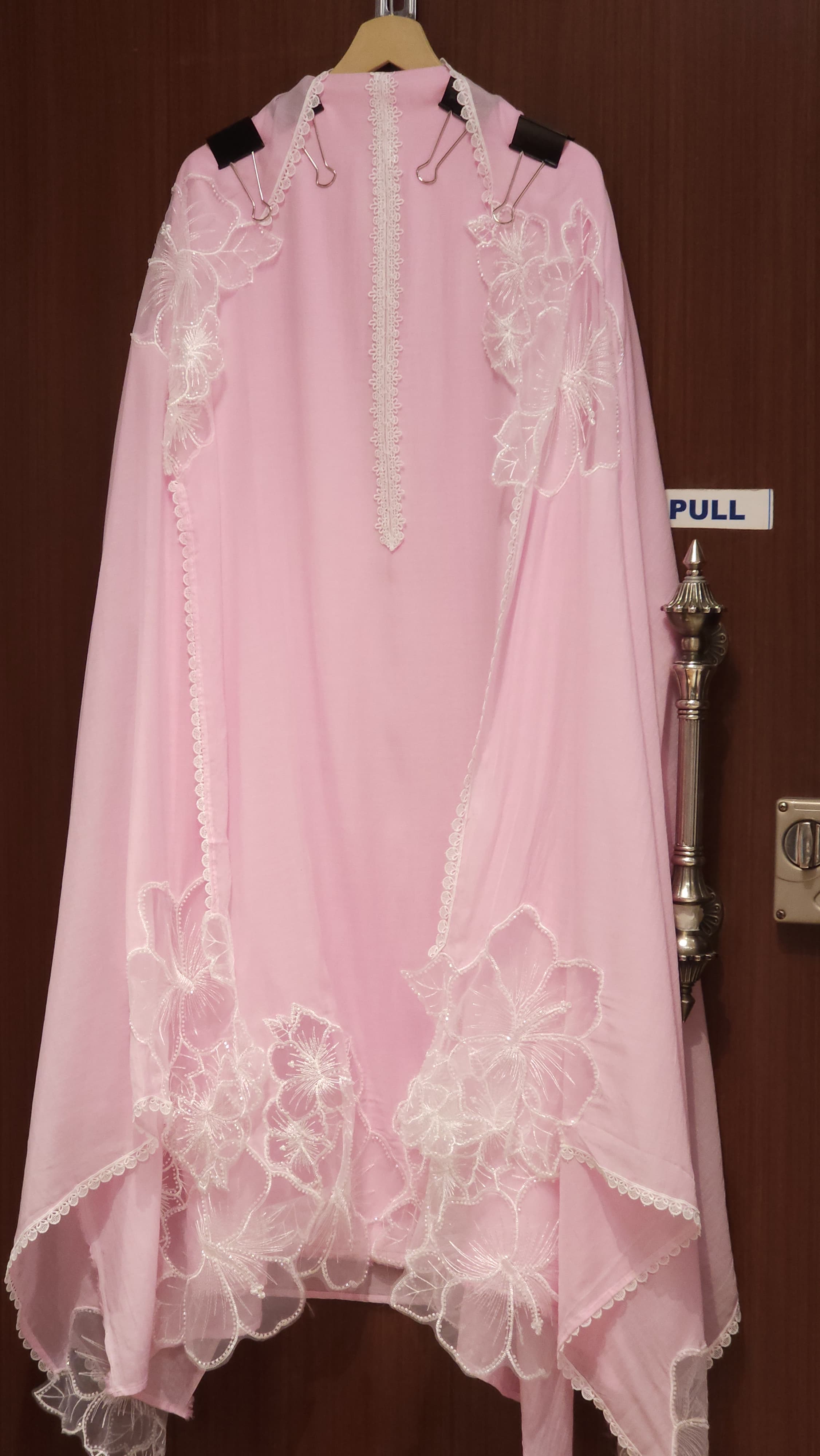 Mul Cotton Suit With Applique & Crochet Detailing