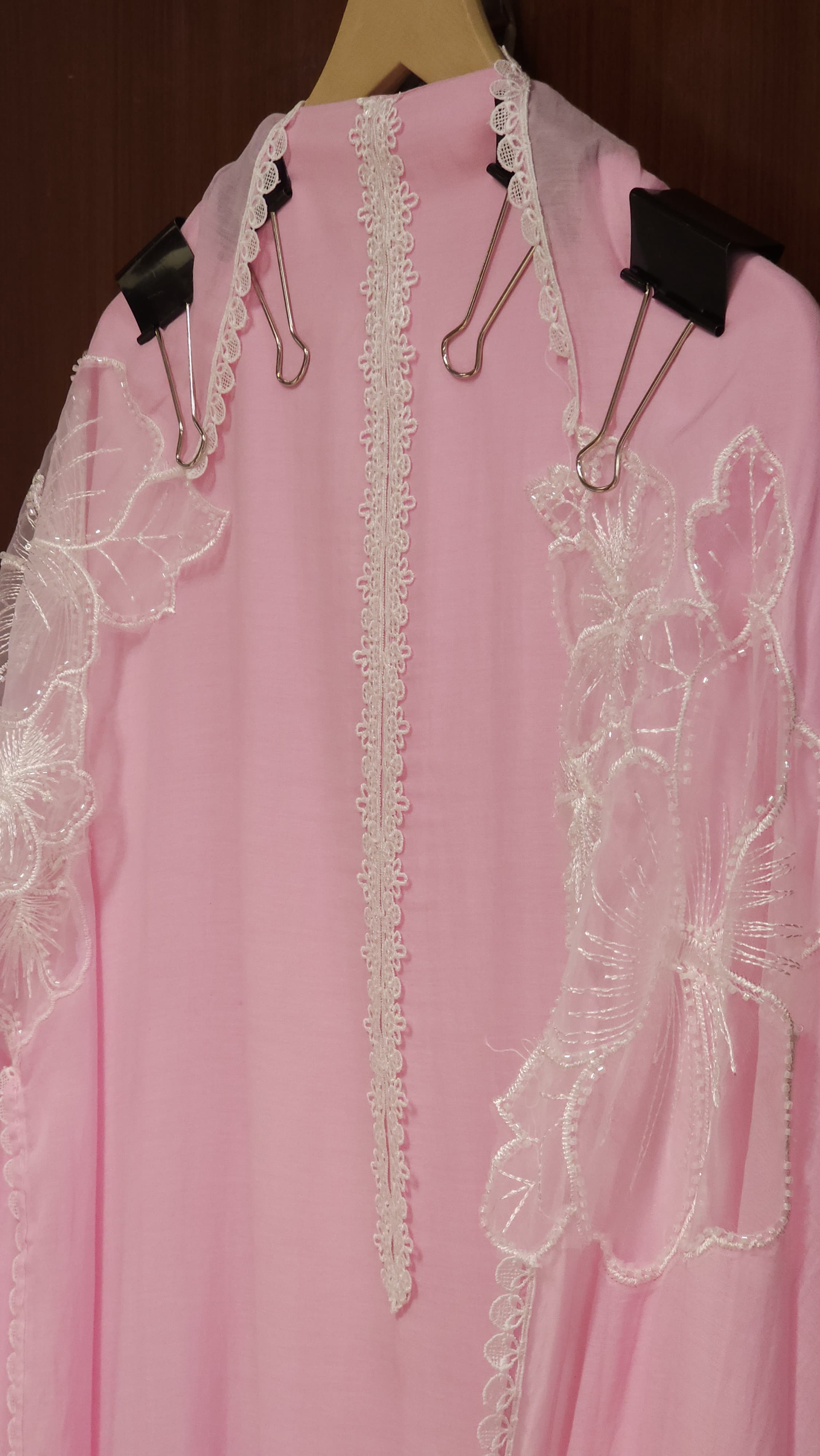 Mul Cotton Suit With Applique & Crochet Detailing