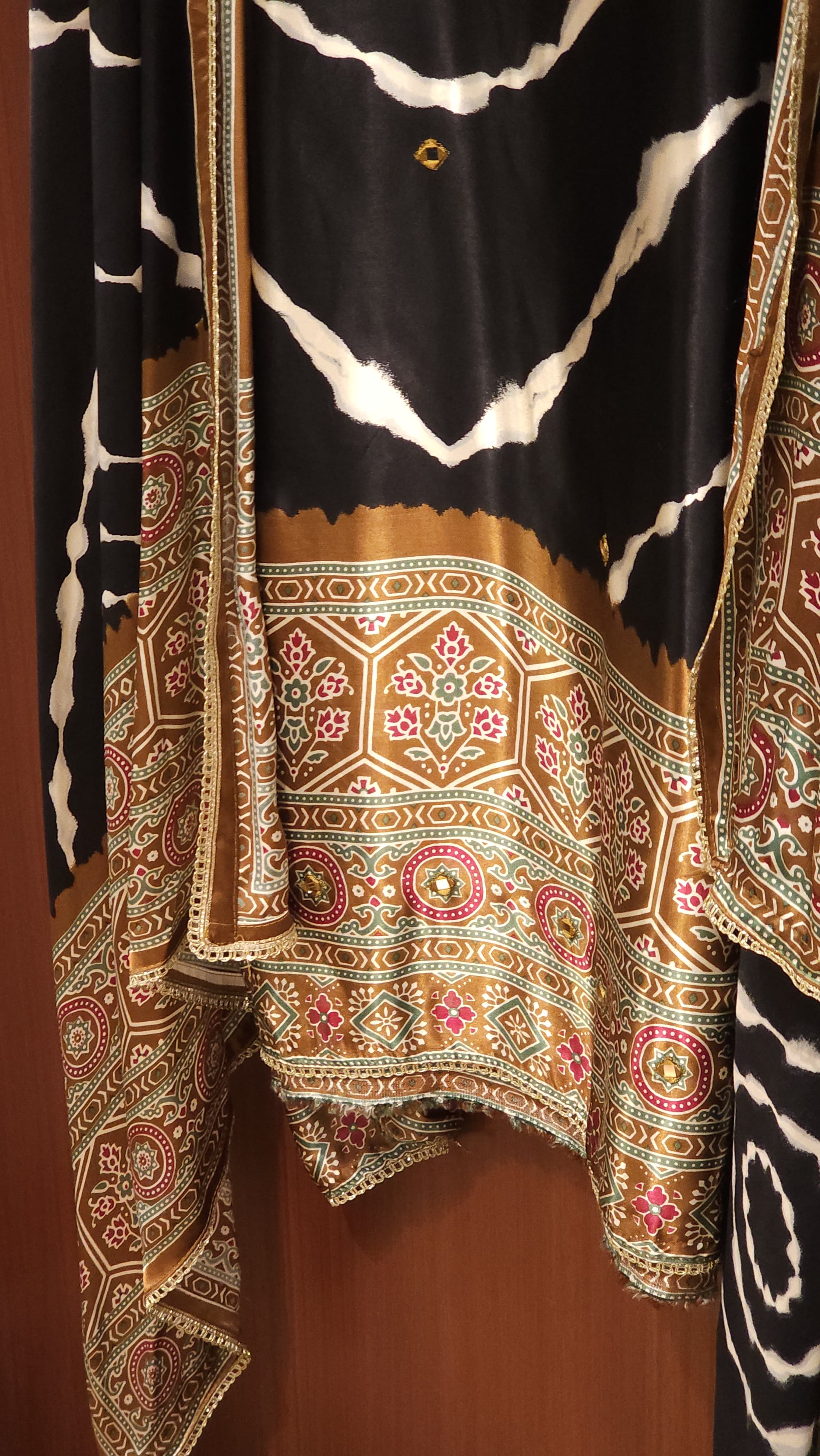 Gajji Silk 7.O with Ajrakh Bandhani Fusion Prints