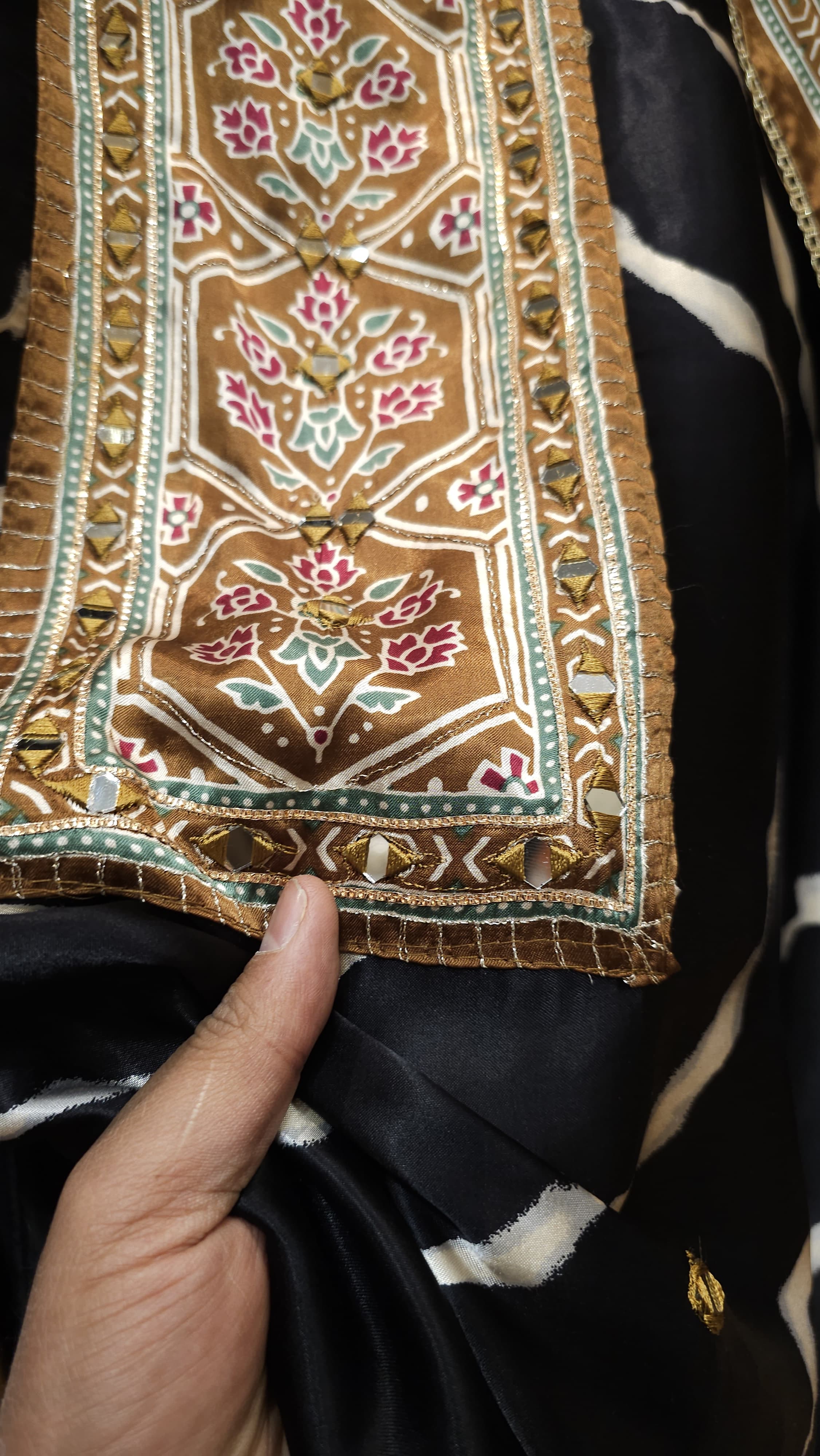 Gajji Silk 7.O with Ajrakh Bandhani Fusion Prints