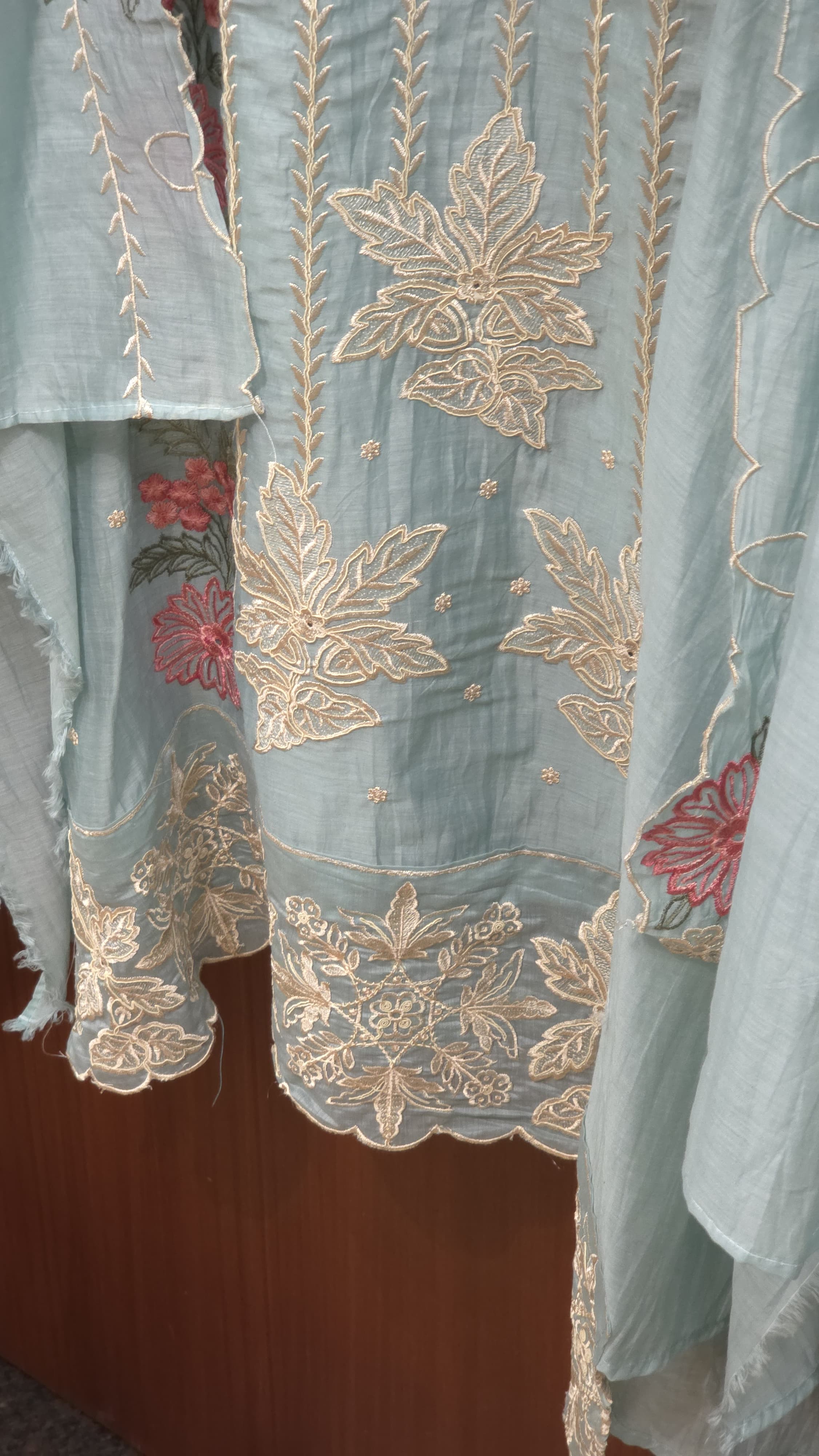 Elegant Mul Chanderi Suit in Threadwork