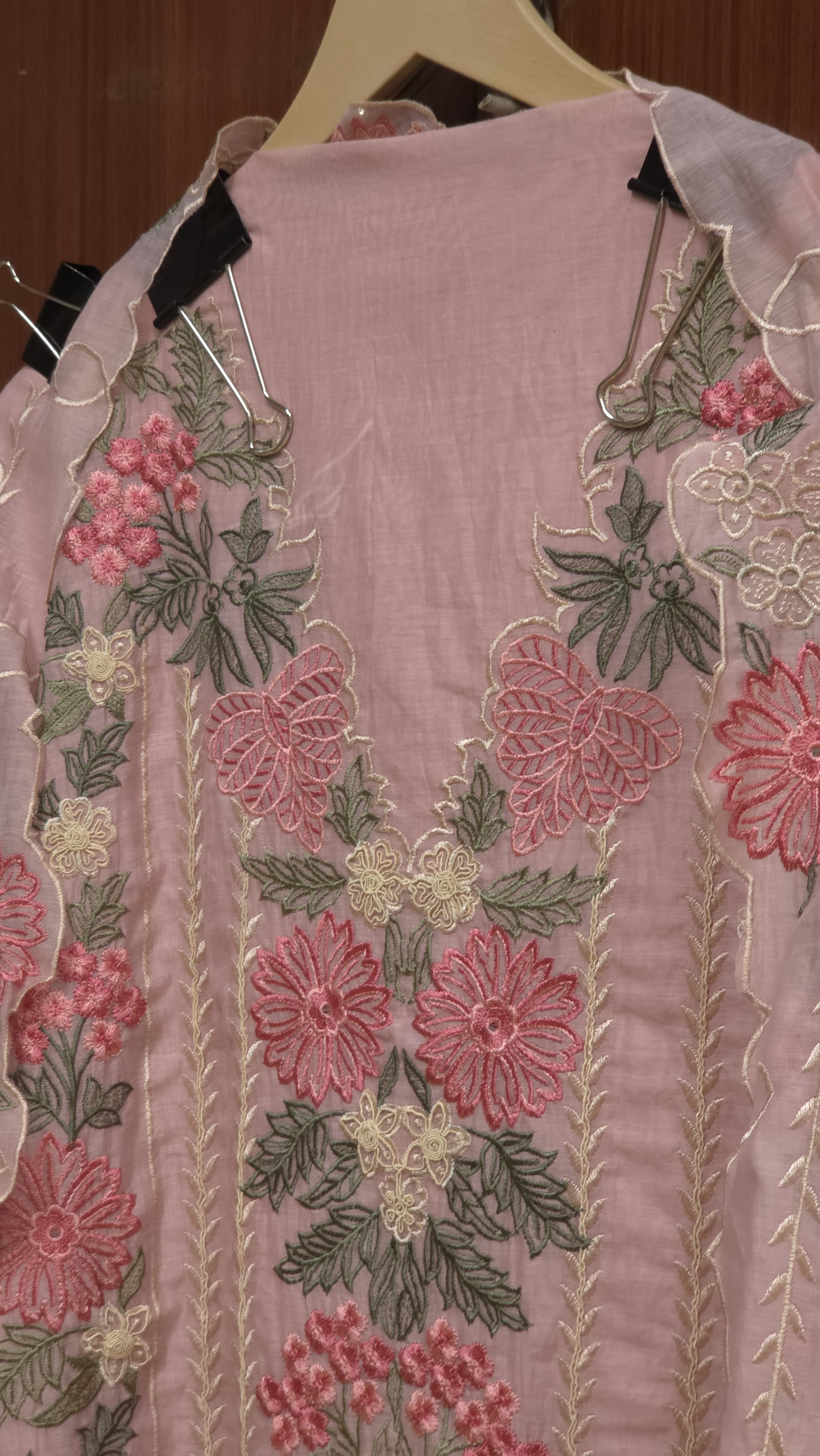 Elegant Mul Chanderi Suit in Threadwork