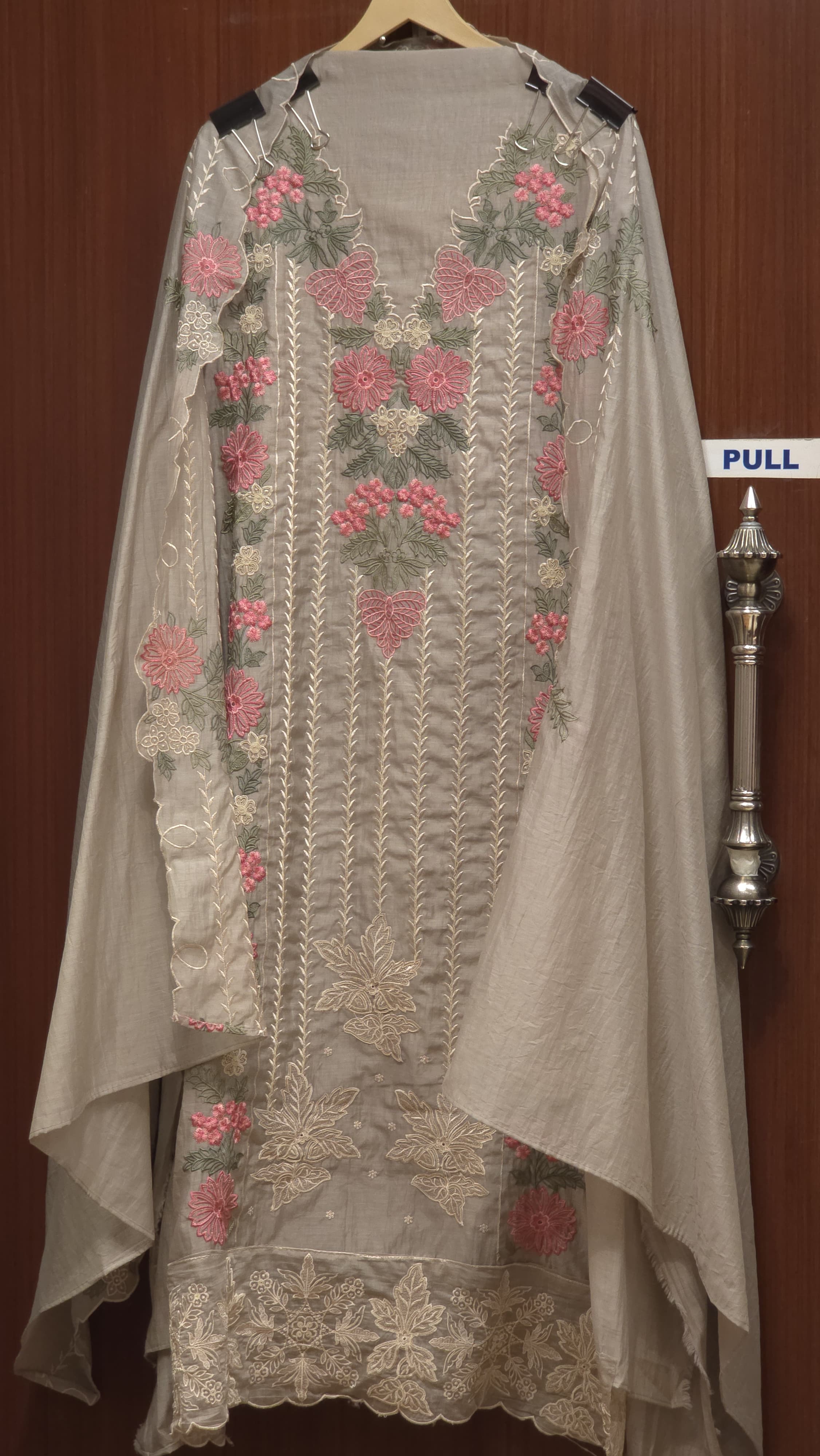 Elegant Mul Chanderi Suit in Threadwork
