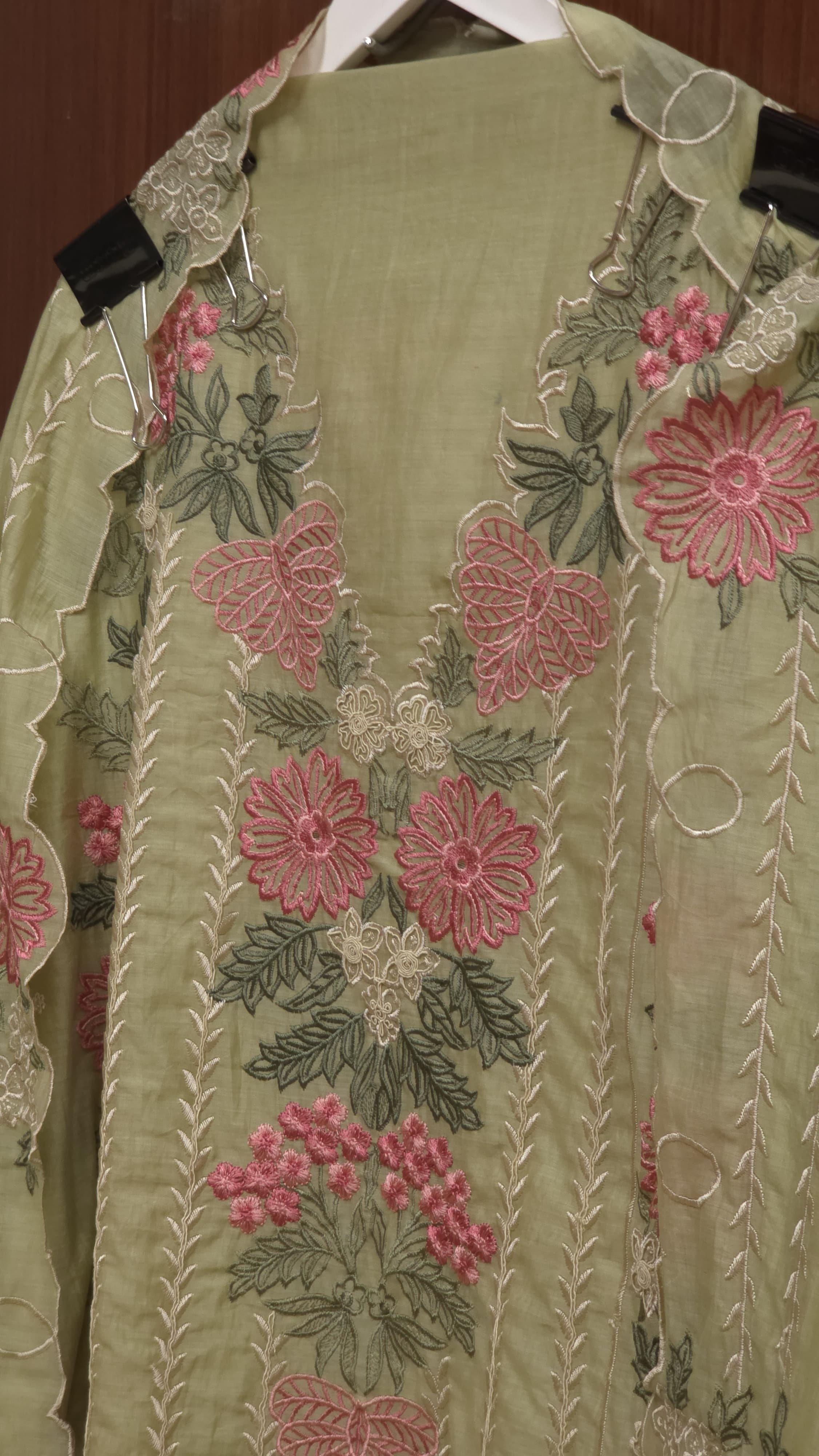 Elegant Mul Chanderi Suit in Threadwork