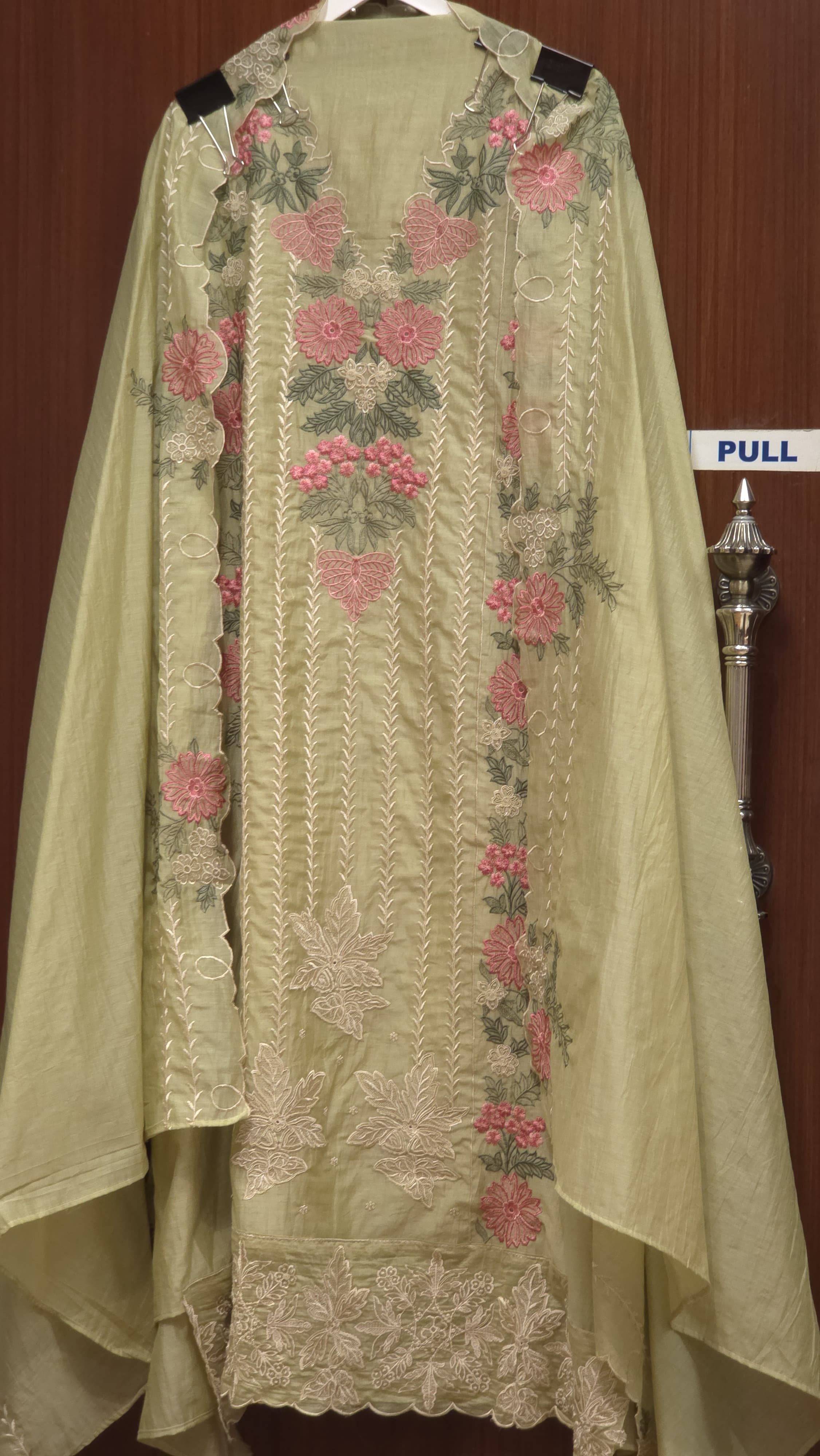 Elegant Mul Chanderi Suit in Threadwork
