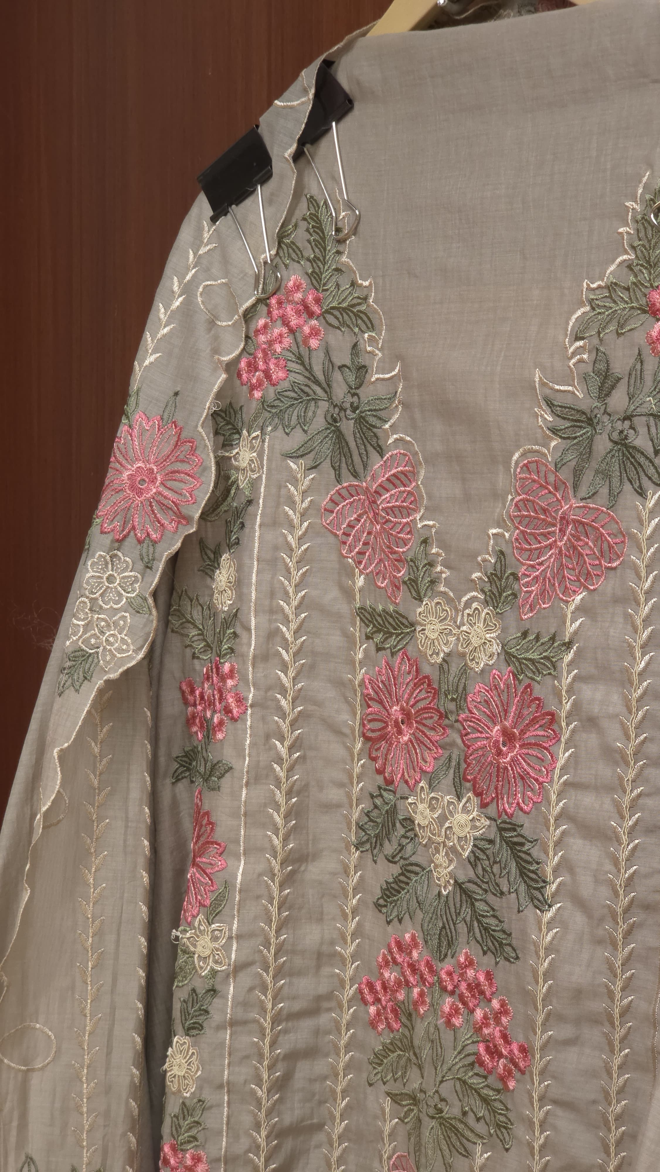 Elegant Mul Chanderi Suit in Threadwork